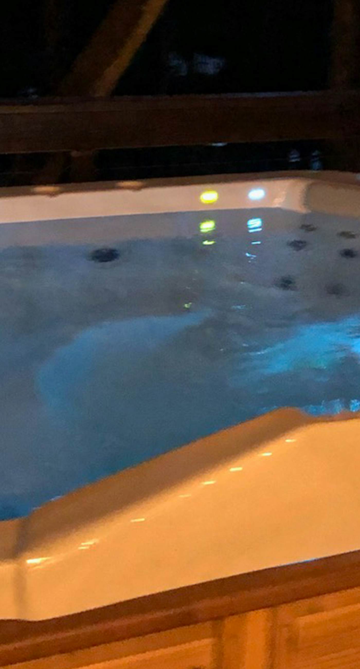 Snowbird-friendly home with a deck, hot tub, washer/dryer & central AC