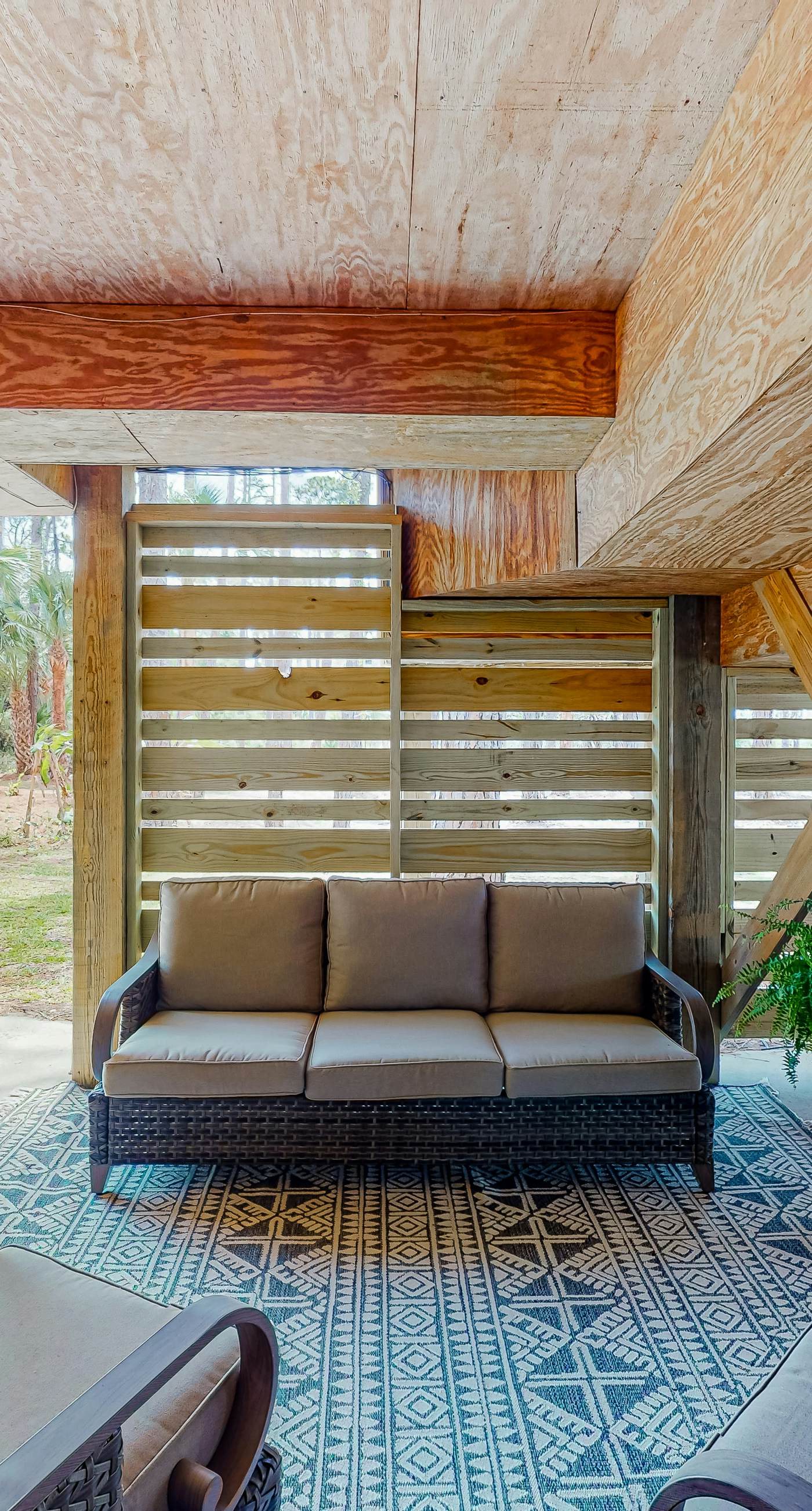 Snowbird-friendly home with a deck, hot tub, washer/dryer & central AC