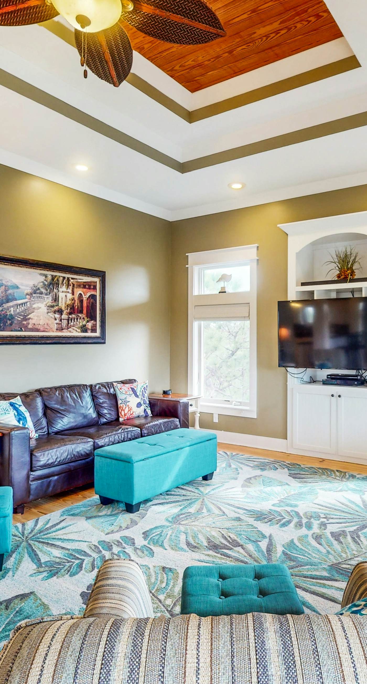 Spacious dog-friendly home w/pool, hot tub, access to tennis, pickle ball, pools