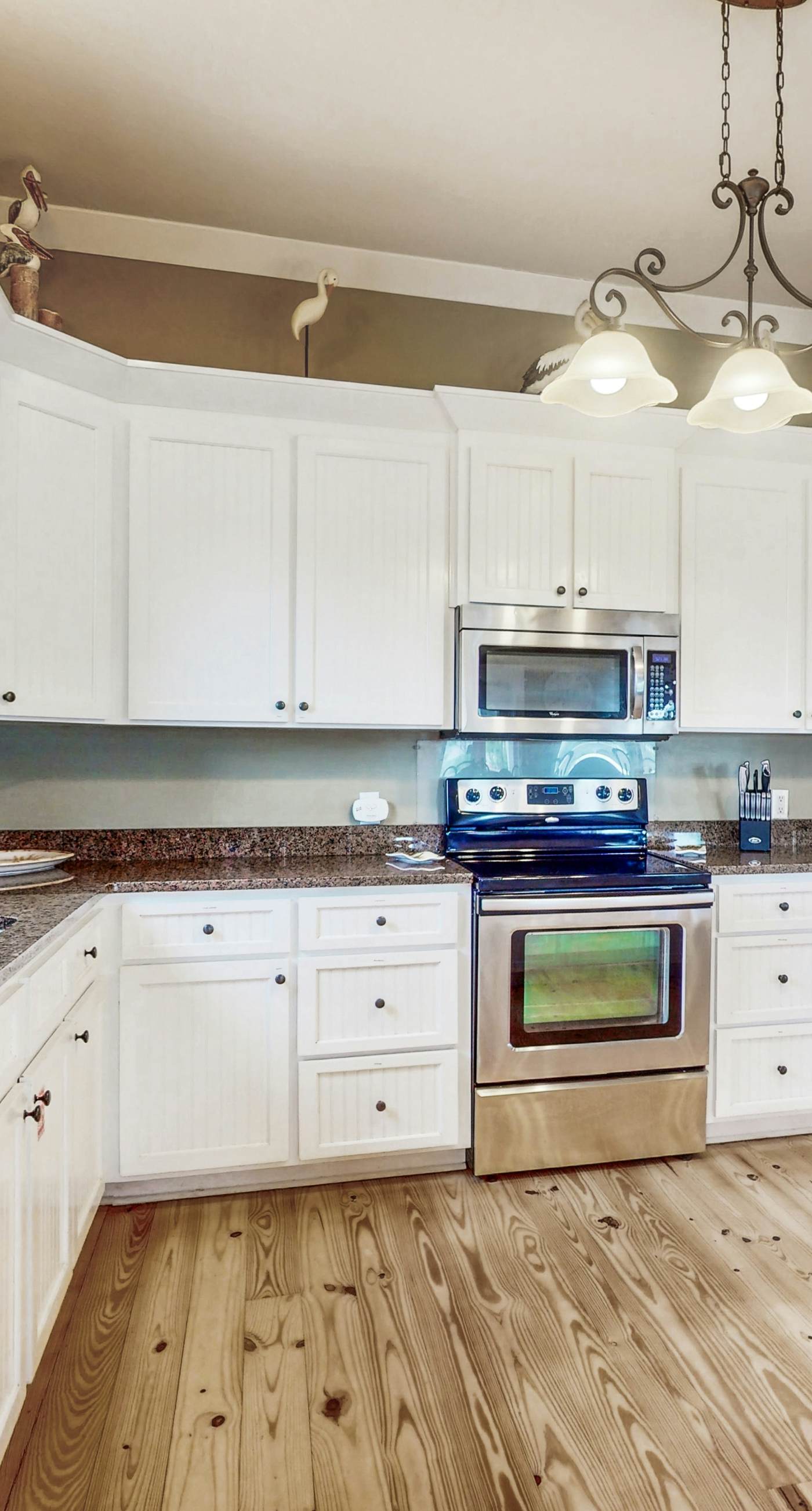 Spacious dog-friendly home w/pool, hot tub, access to tennis, pickle ball, pools