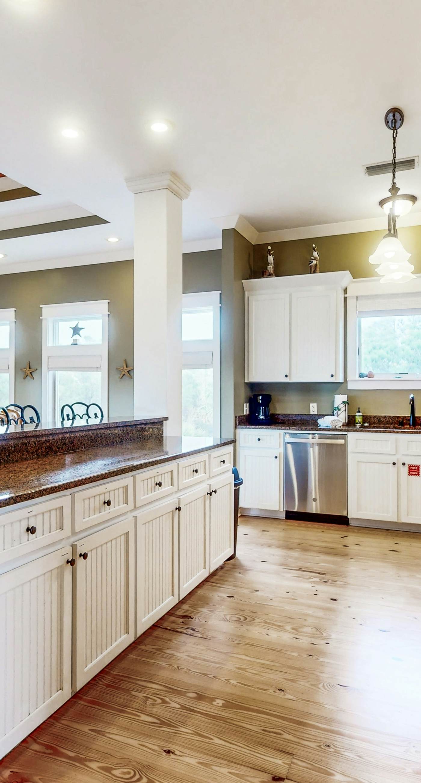 Spacious dog-friendly home w/pool, hot tub, access to tennis, pickle ball, pools