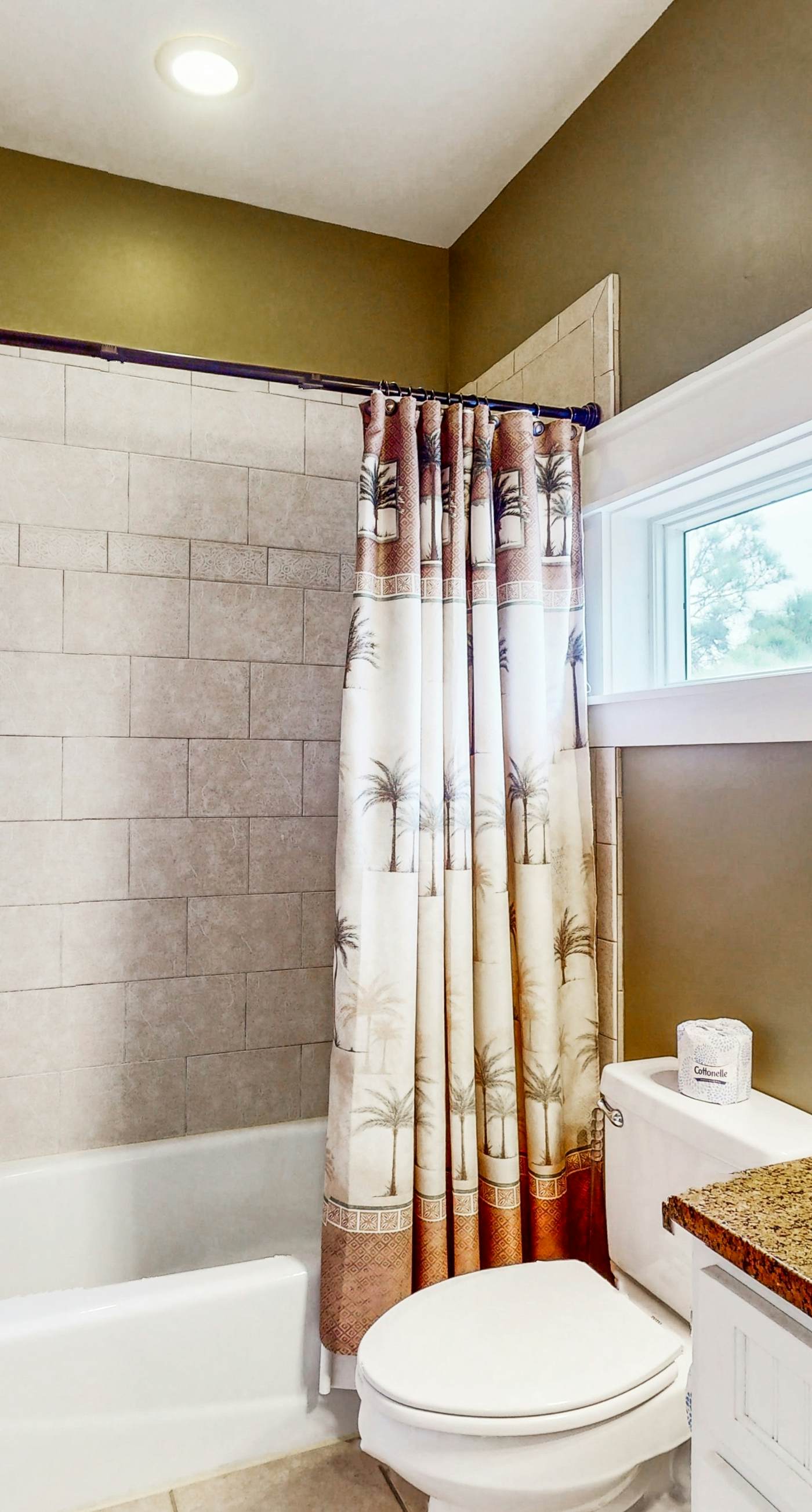 Spacious dog-friendly home w/pool, hot tub, access to tennis, pickle ball, pools