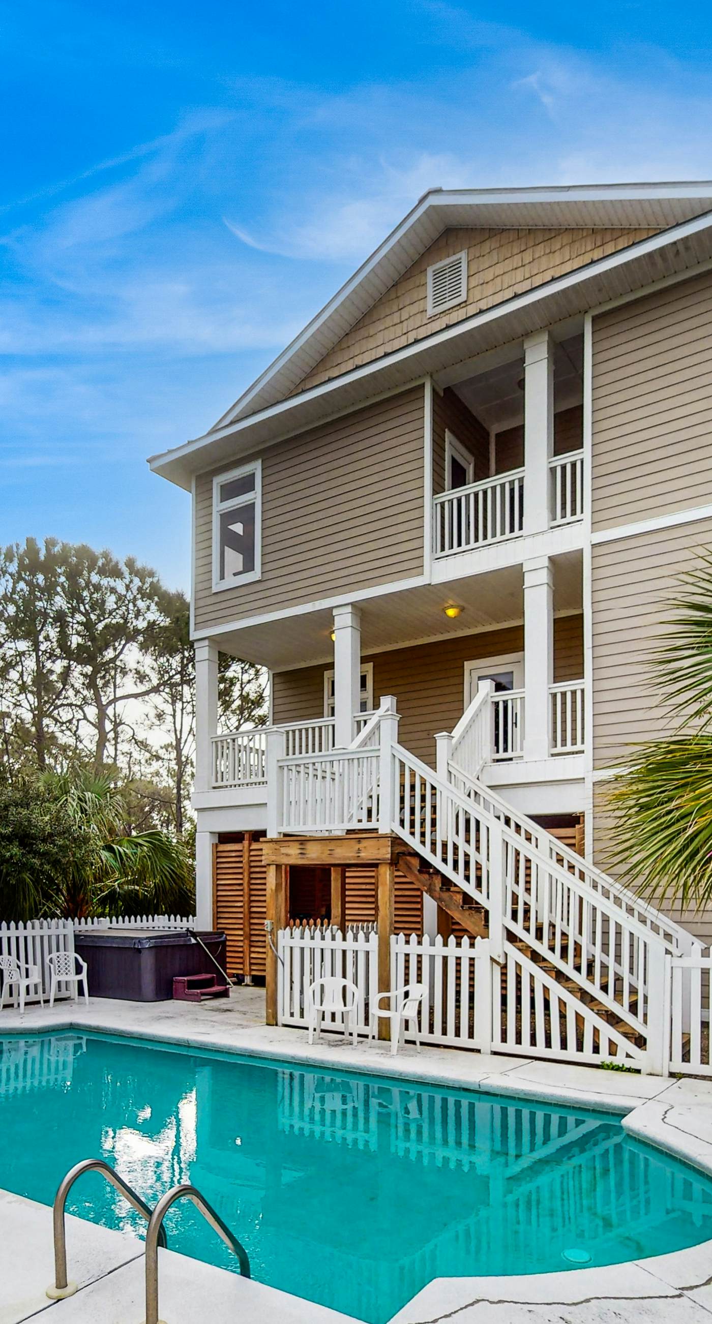 Spacious dog-friendly home w/pool, hot tub, access to tennis, pickle ball, pools