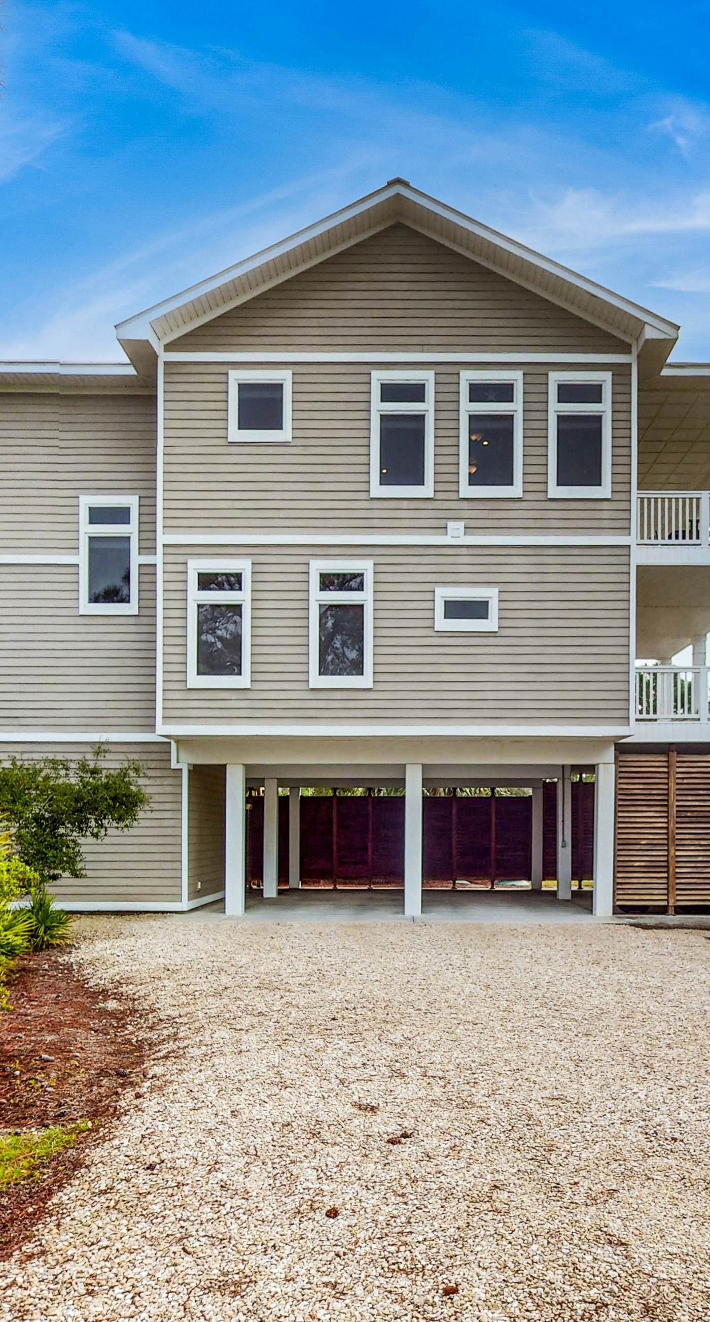 Spacious dog-friendly home w/pool, hot tub, access to tennis, pickle ball, pools