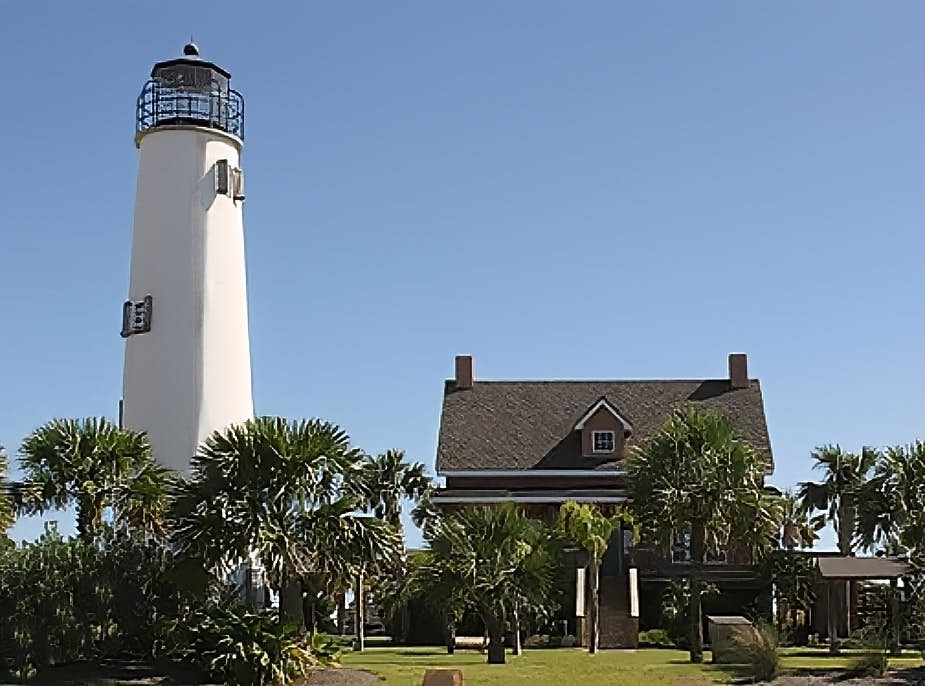 Spacious dog-friendly home w/pool, hot tub, access to tennis, pickle ball, pools