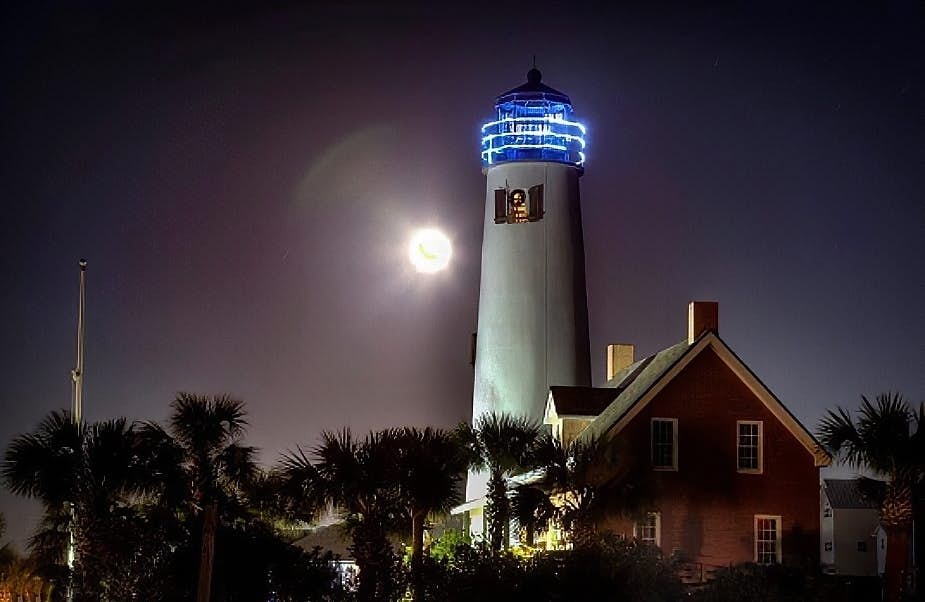 Spacious dog-friendly home w/pool, hot tub, access to tennis, pickle ball, pools