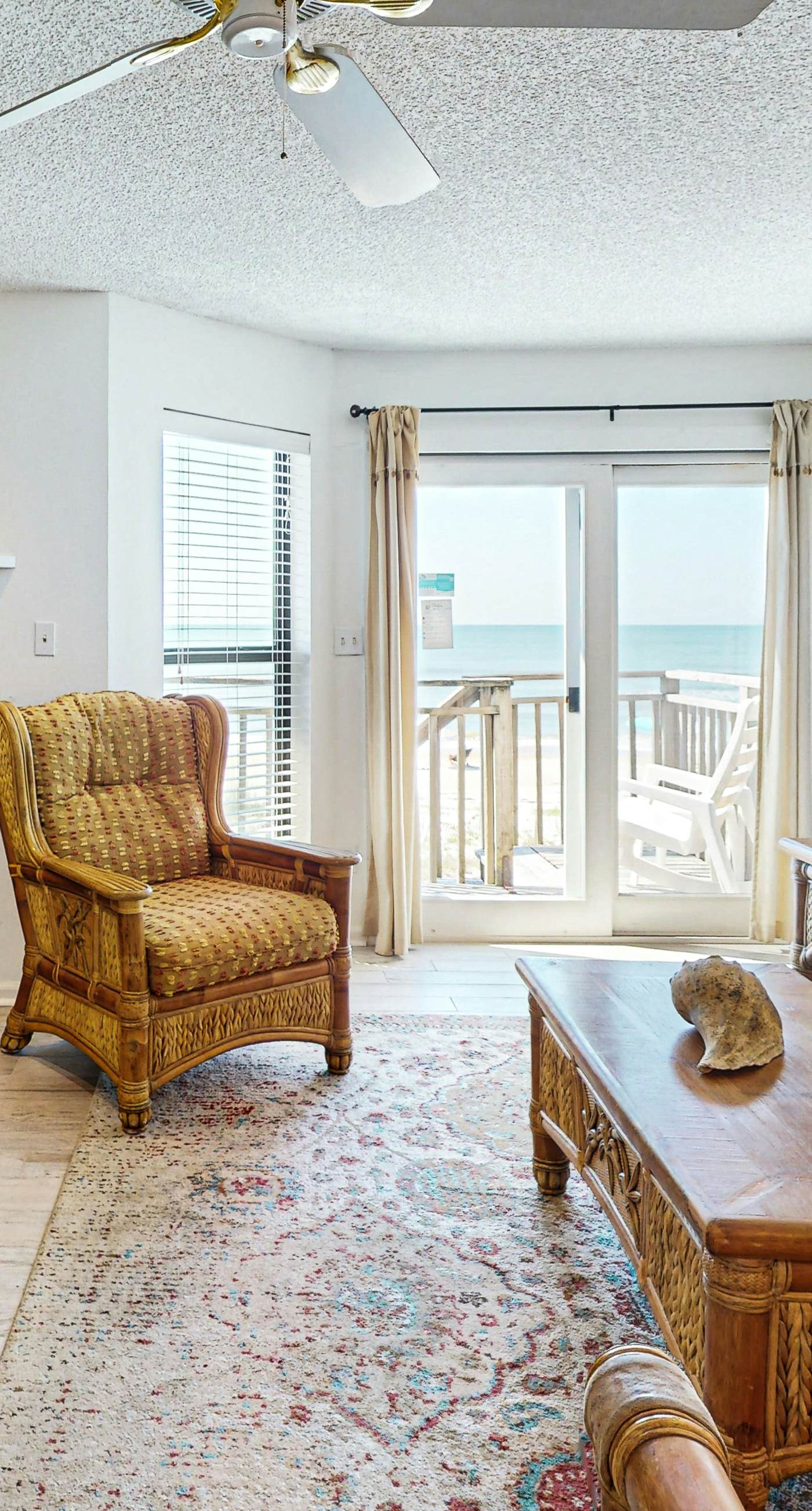Dog-friendly beachfront townhouse with comunity pool, washer/dryer, central AC