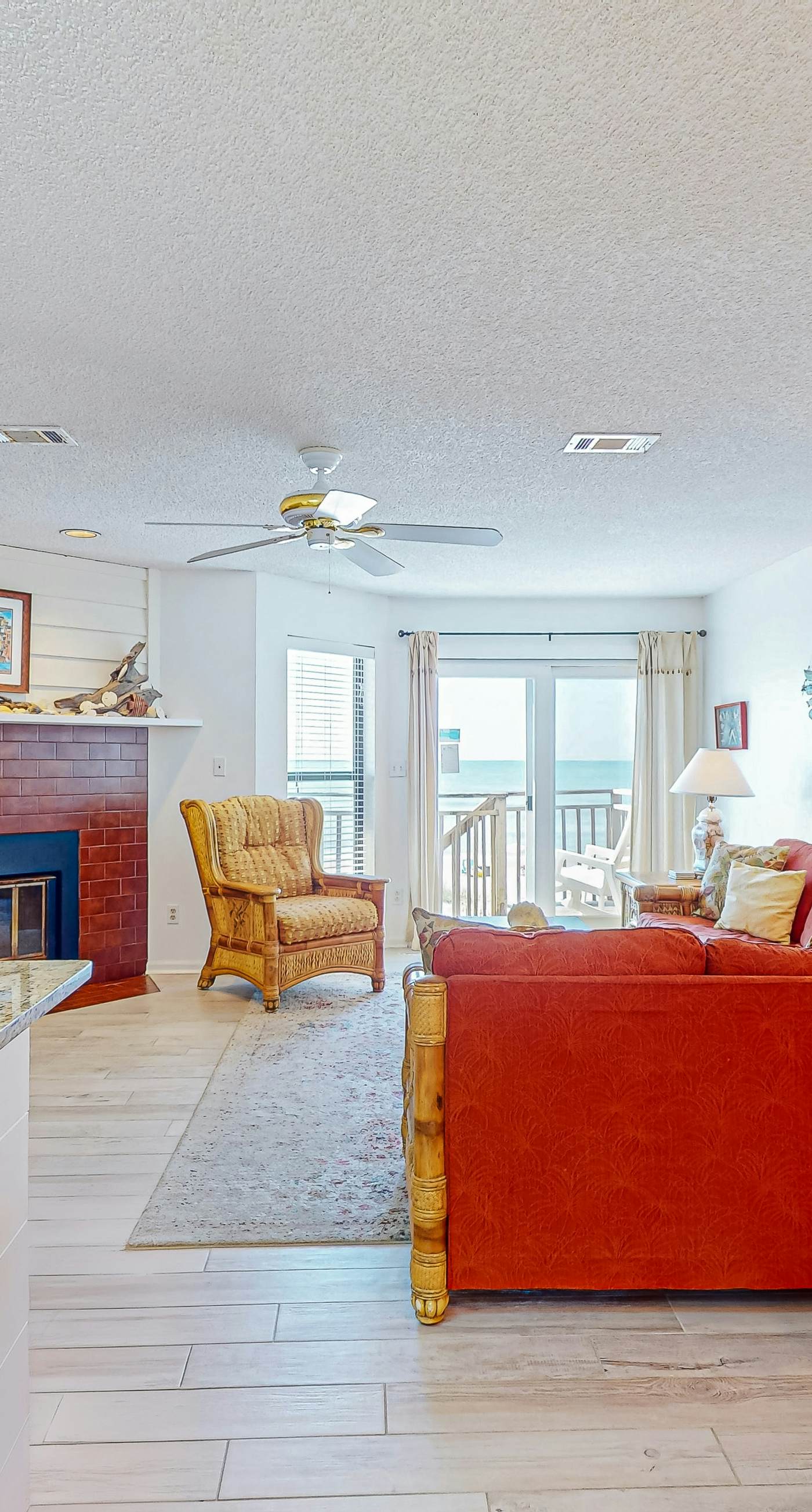 Dog-friendly beachfront townhouse with comunity pool, washer/dryer, central AC