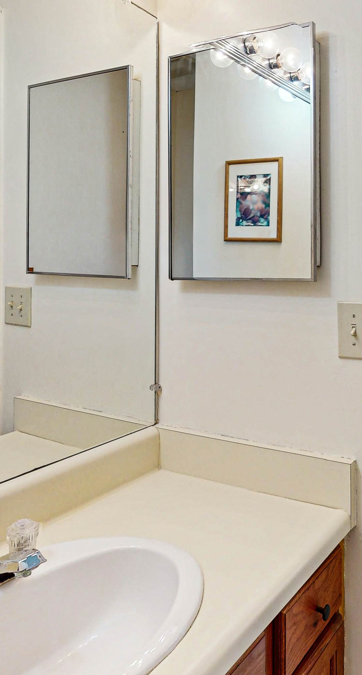 Dog-friendly beachfront townhouse with comunity pool, washer/dryer, central AC