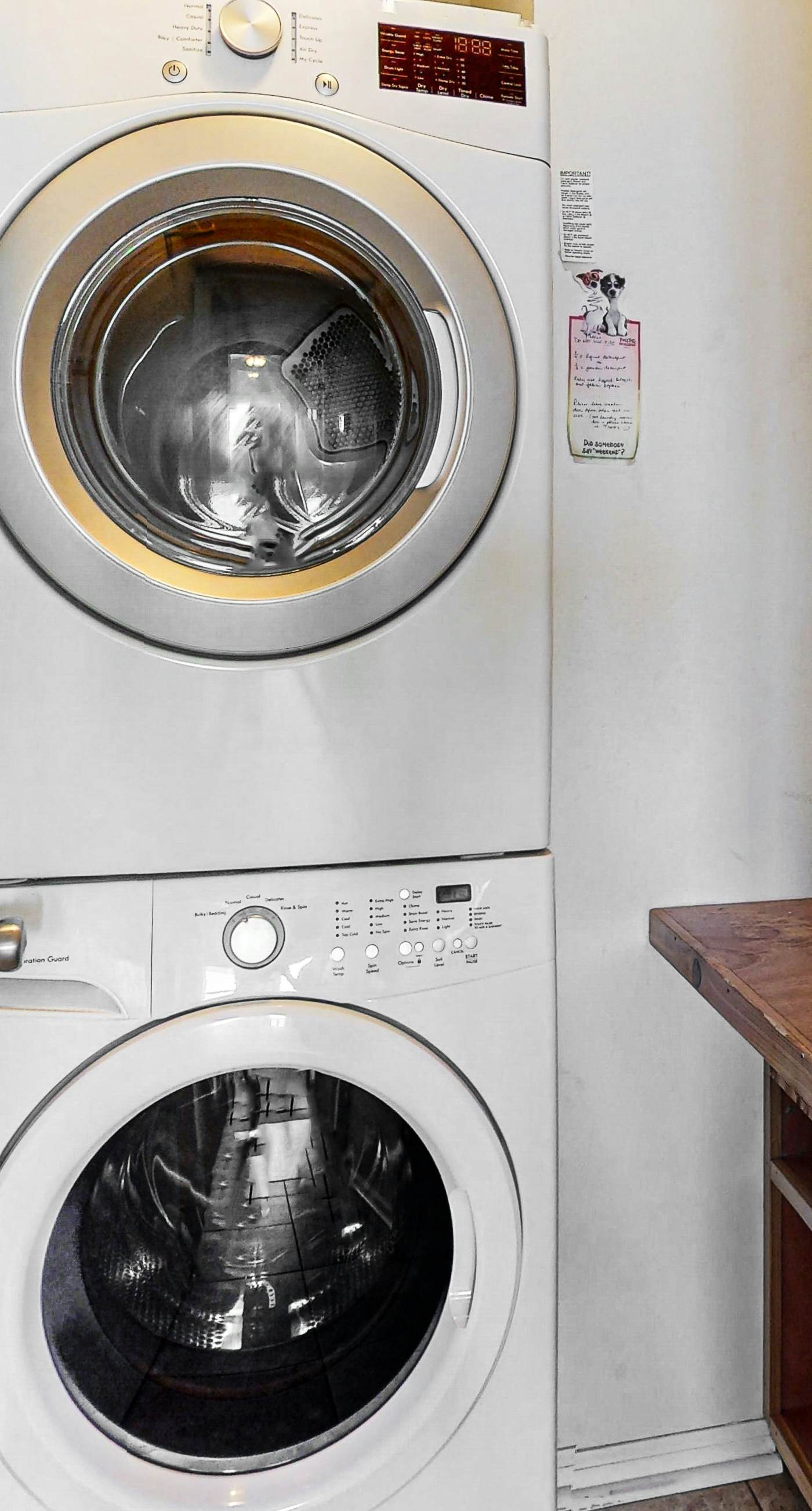 Dog-friendly beachfront townhouse with comunity pool, washer/dryer, central AC