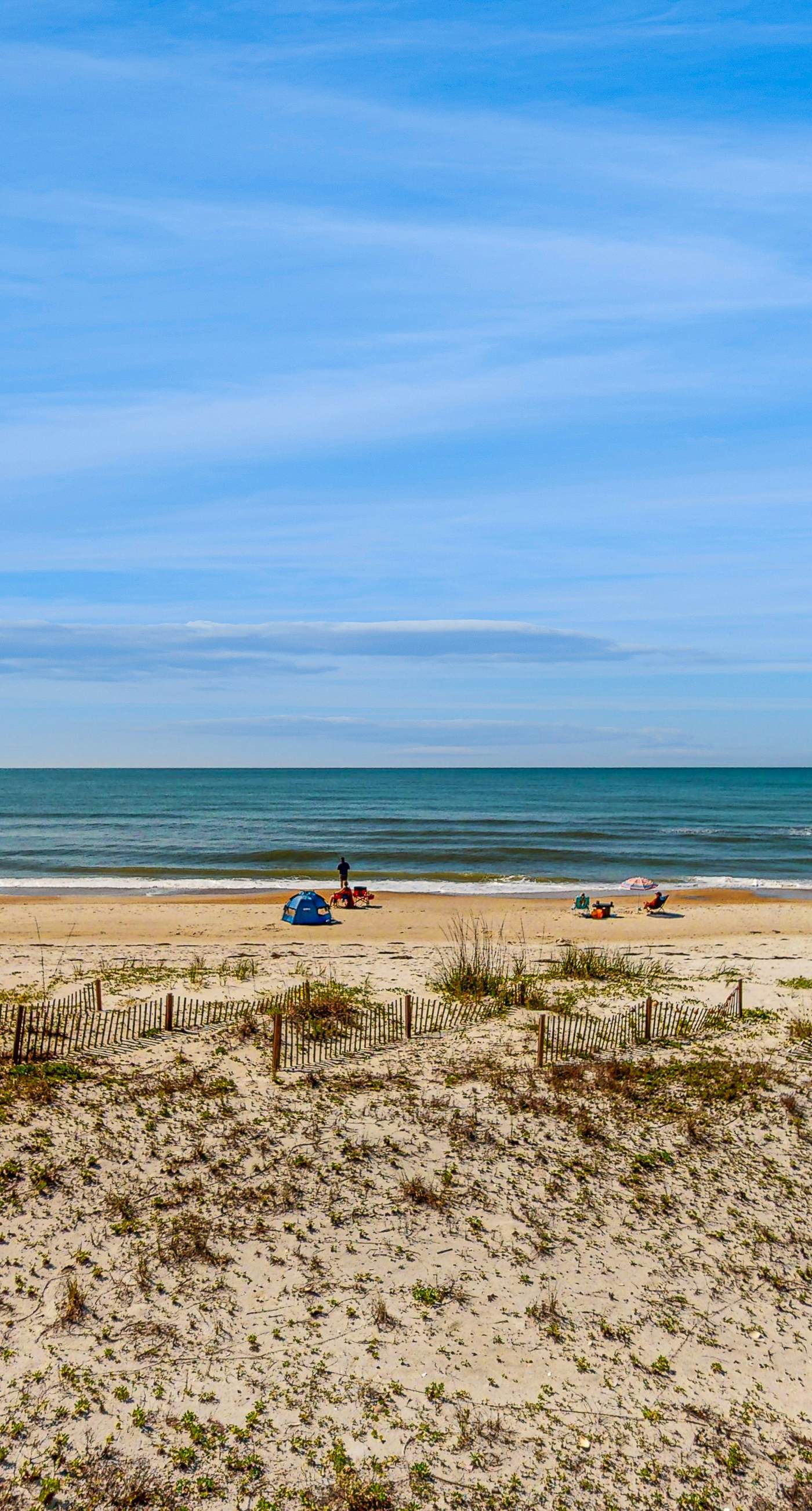 Dog-friendly beachfront townhouse with comunity pool, washer/dryer, central AC