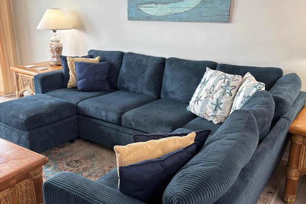 Dog-friendly beachfront townhouse with comunity pool, washer/dryer, central AC