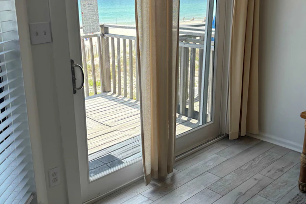 Dog-friendly beachfront townhouse with comunity pool, washer/dryer, central AC