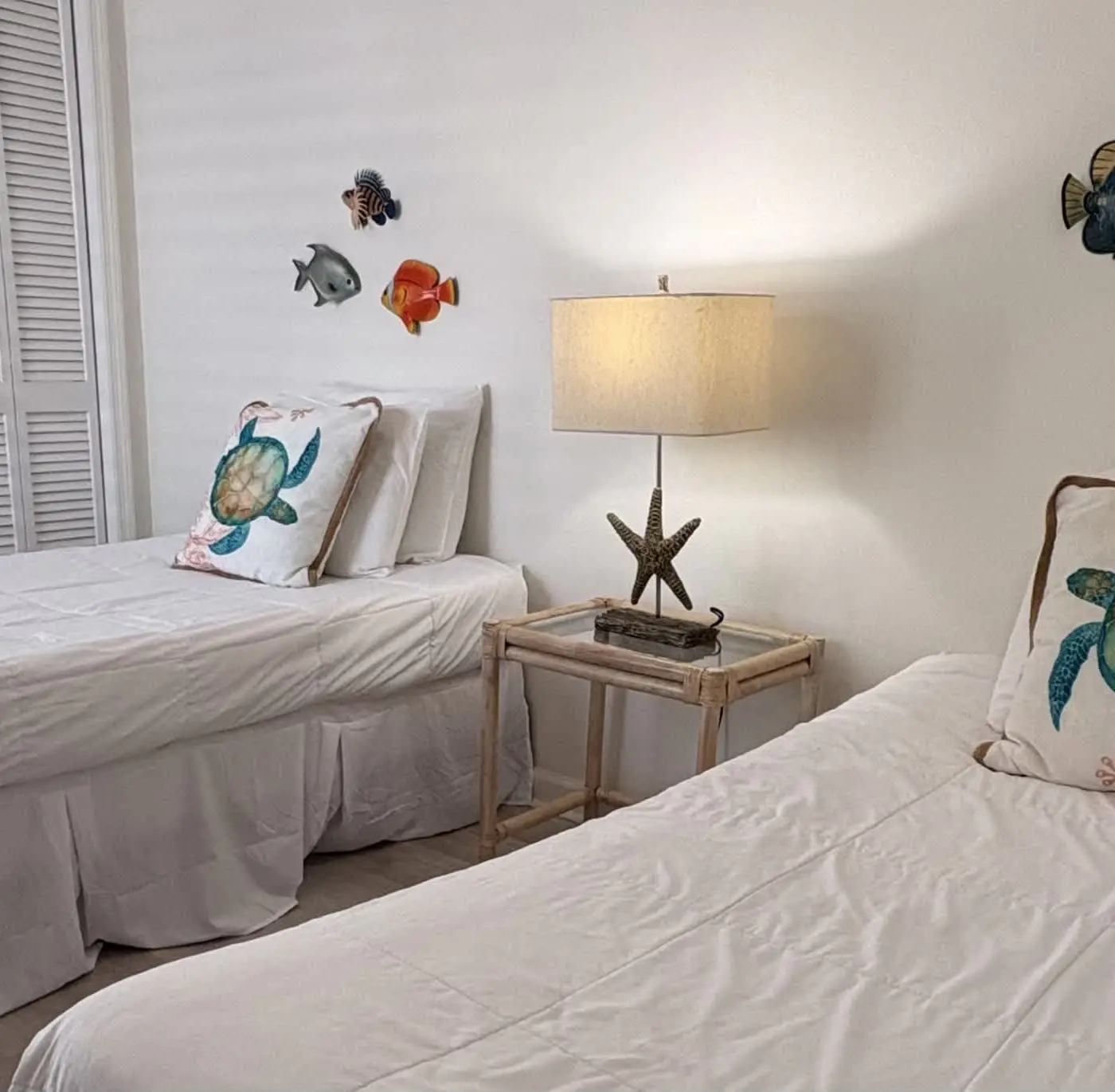 Dog-friendly beachfront townhouse with comunity pool, washer/dryer, central AC