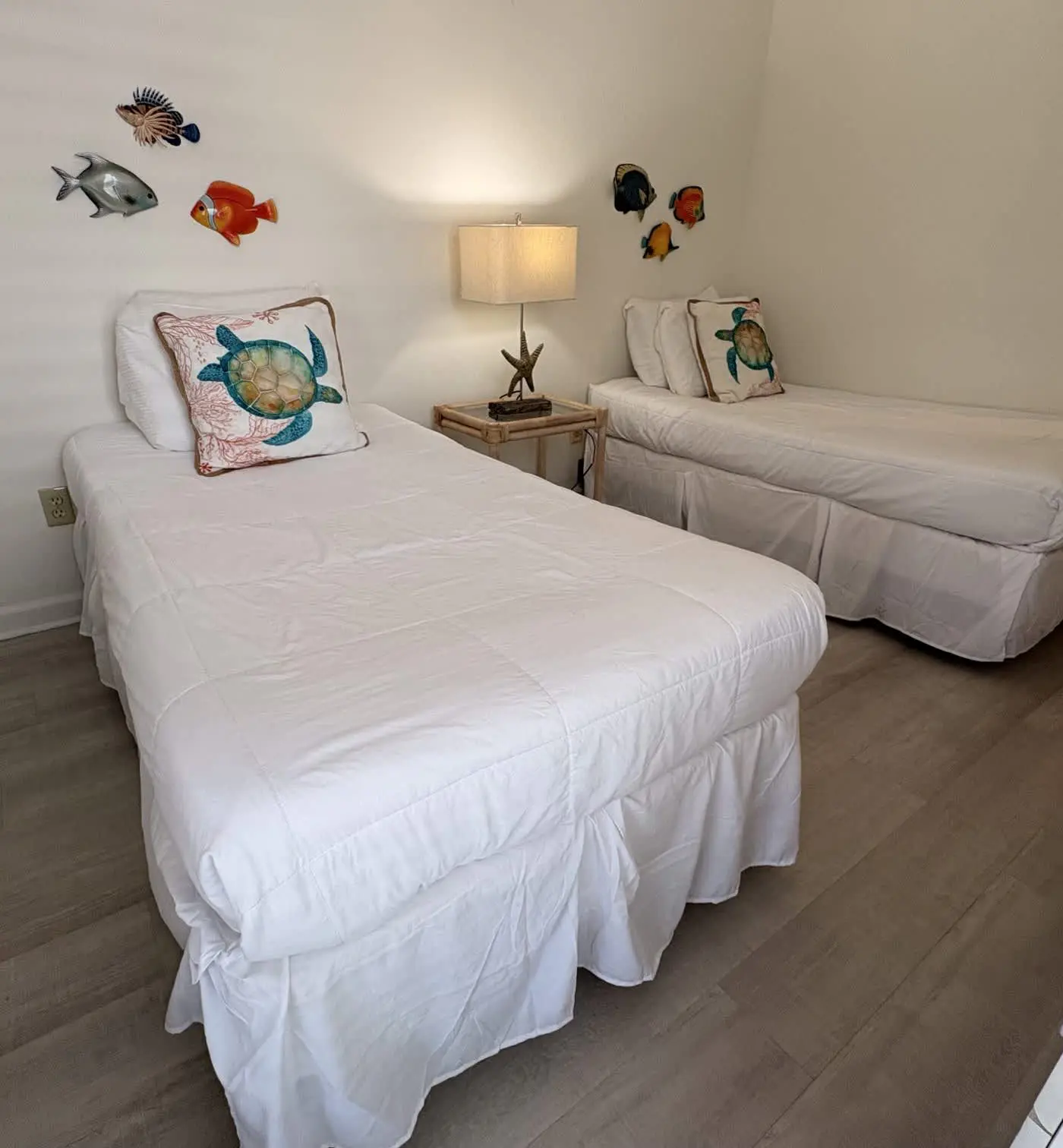 Dog-friendly beachfront townhouse with comunity pool, washer/dryer, central AC