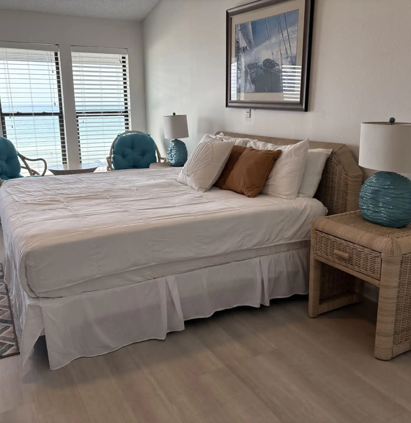 Dog-friendly beachfront townhouse with comunity pool, washer/dryer, central AC