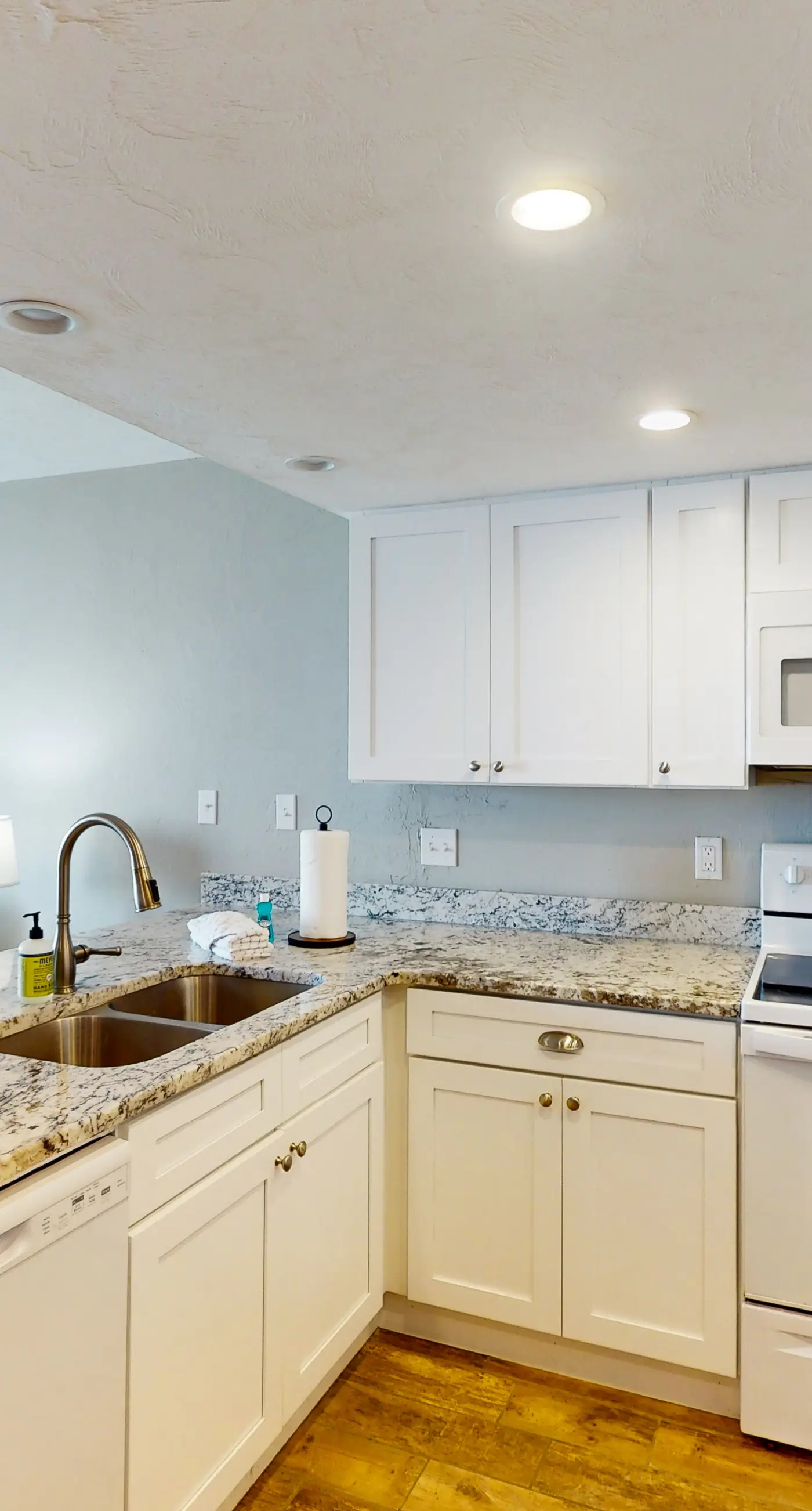 Beachfront East End townhouse with beach views, deck, on-site pool & grills