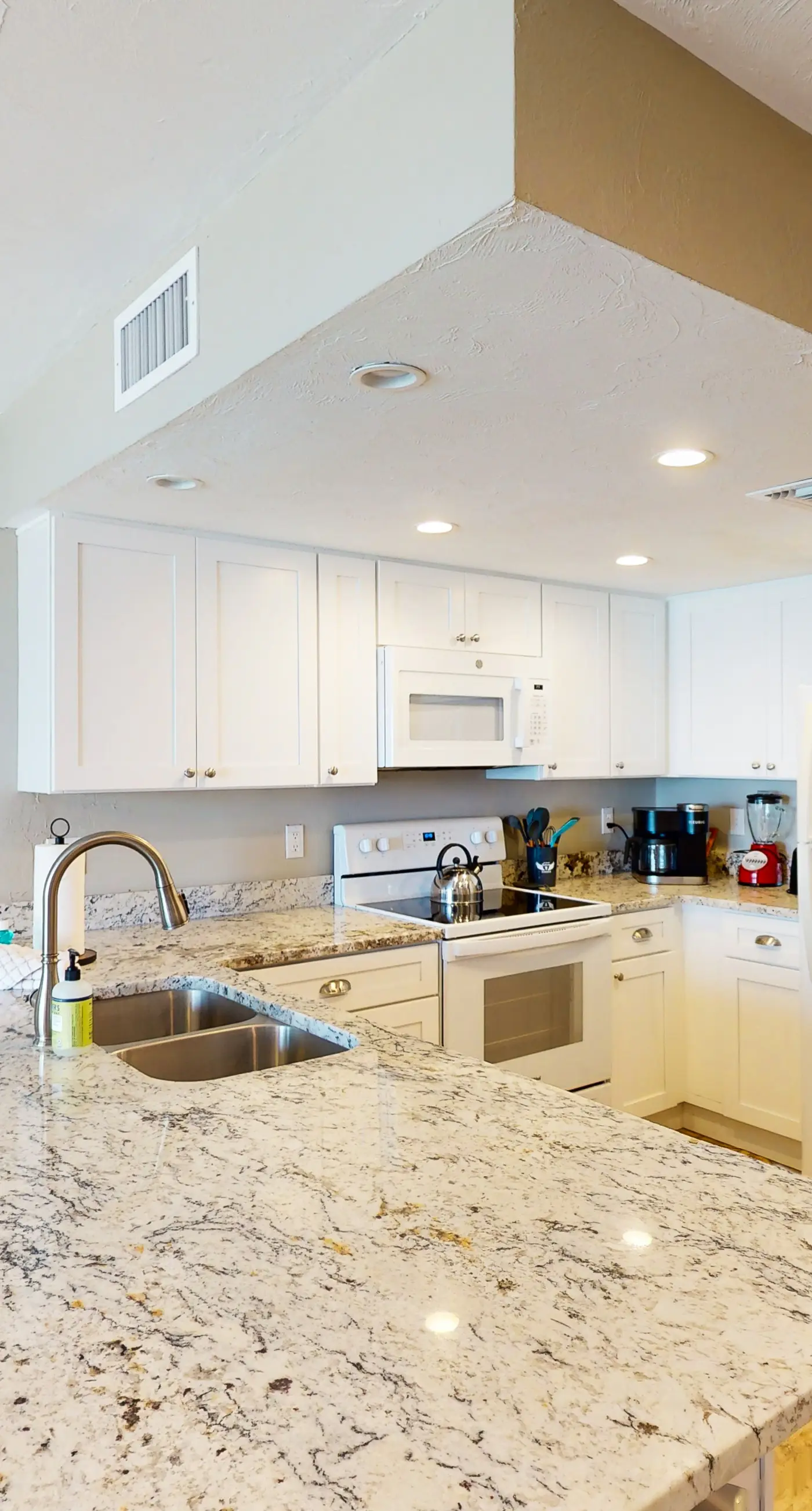 Beachfront East End townhouse with beach views, deck, on-site pool & grills