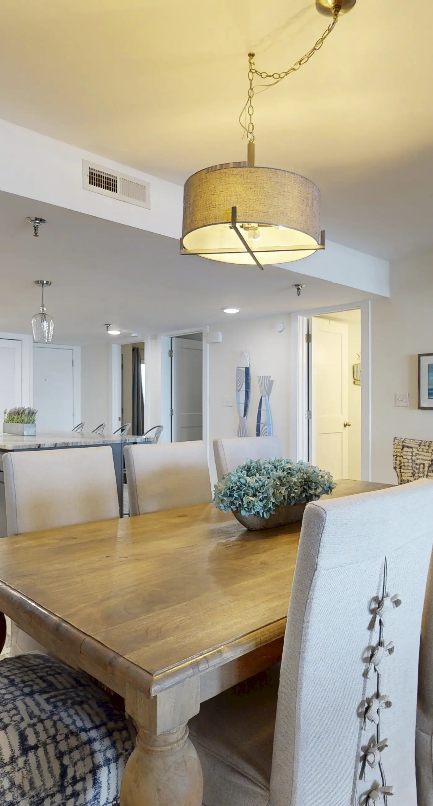 Open & bright oceanfront condo with on-site pool, tennis