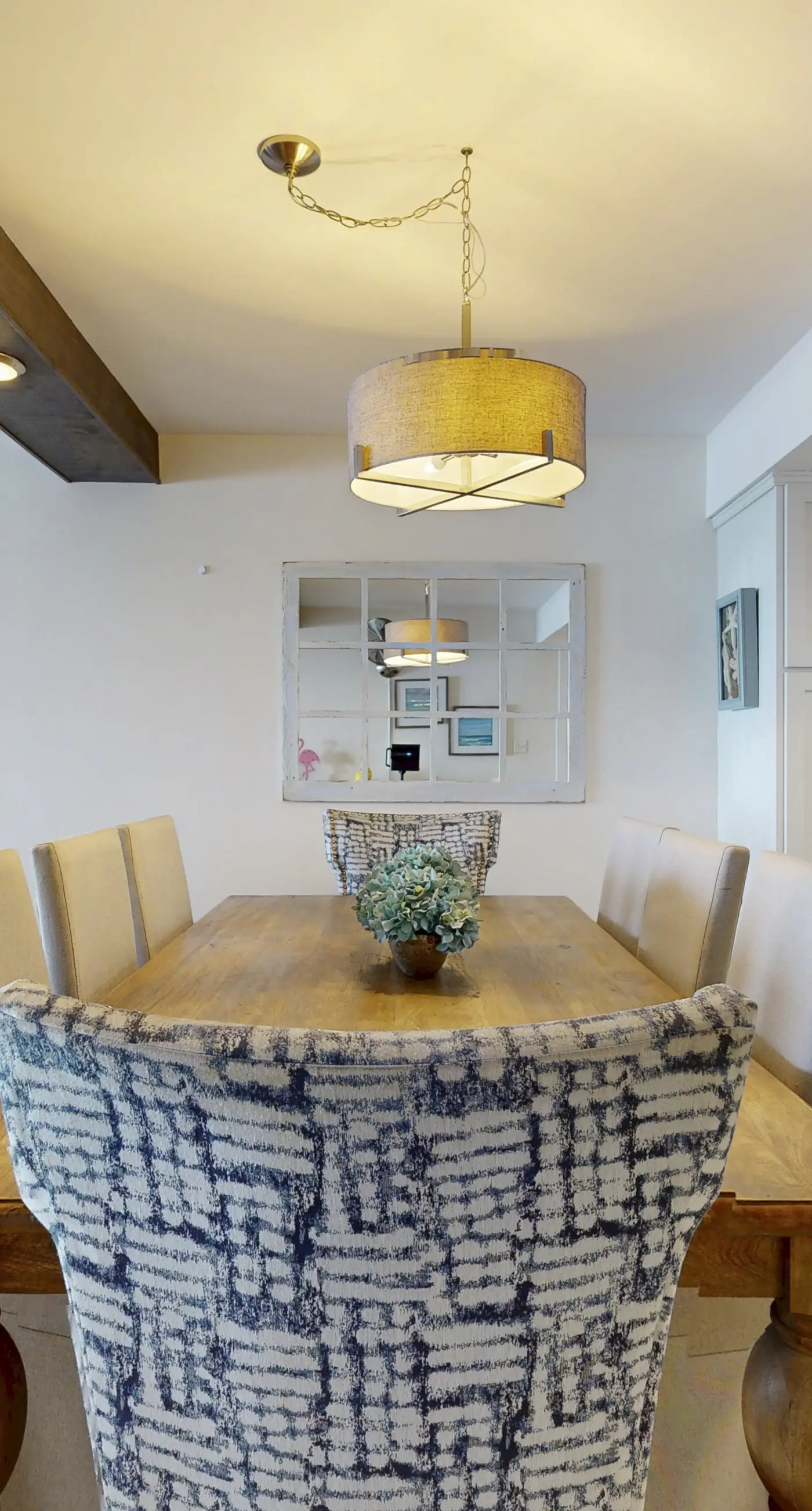Open & bright oceanfront condo with on-site pool, tennis