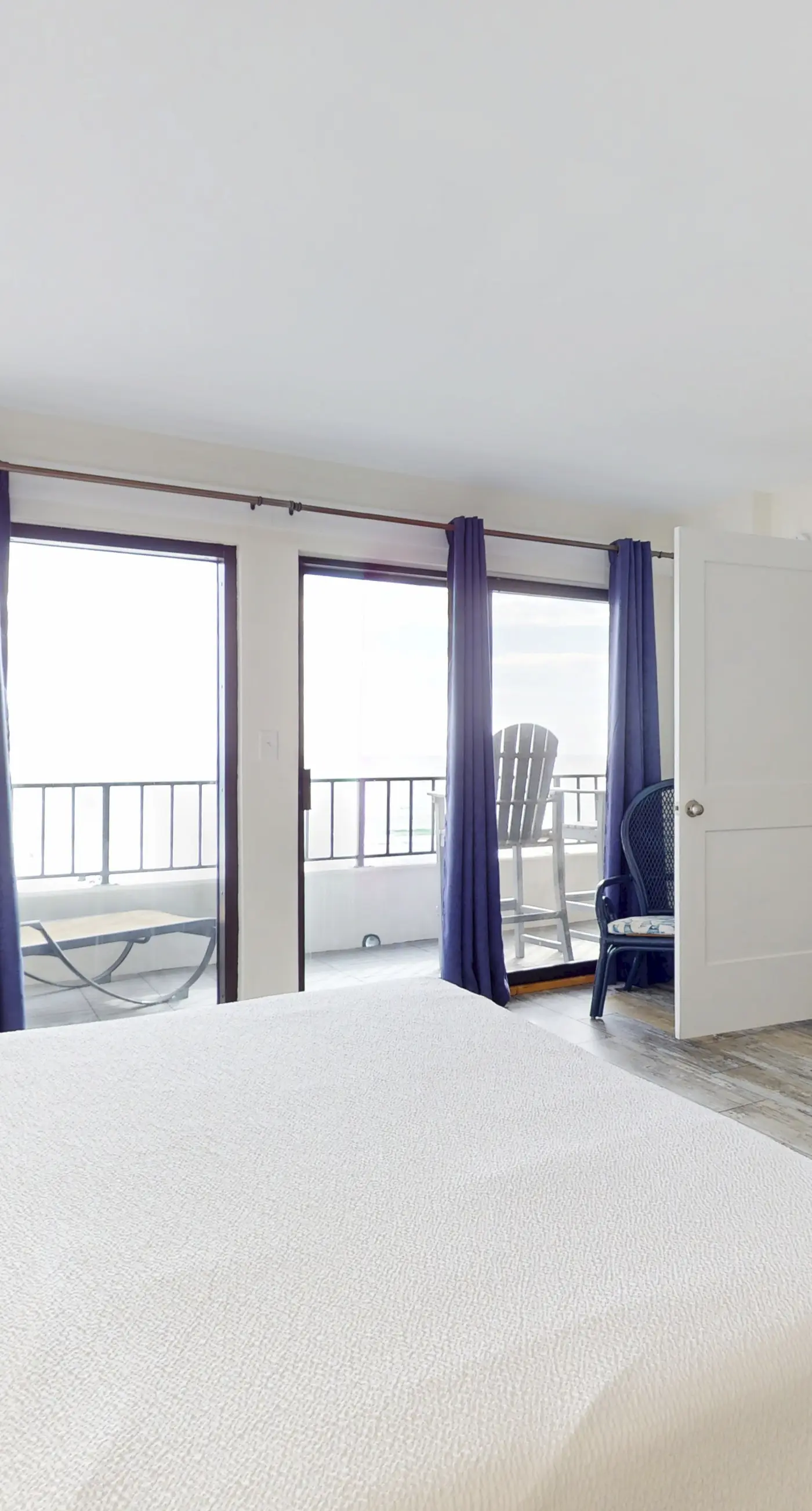 Open & bright oceanfront condo with on-site pool, tennis