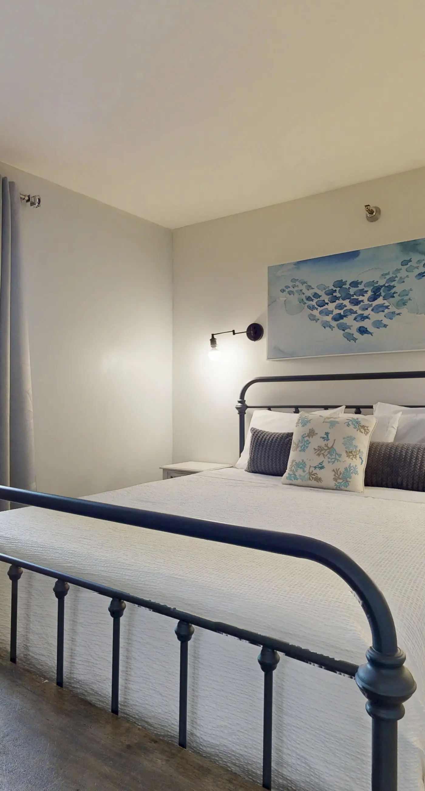 Open & bright oceanfront condo with on-site pool, tennis