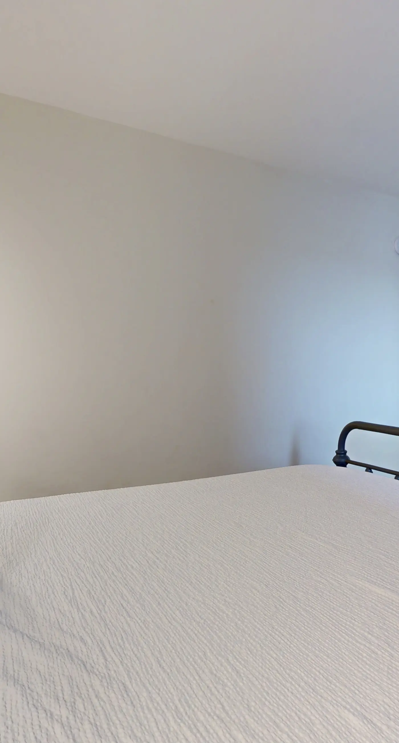 Open & bright oceanfront condo with on-site pool, tennis