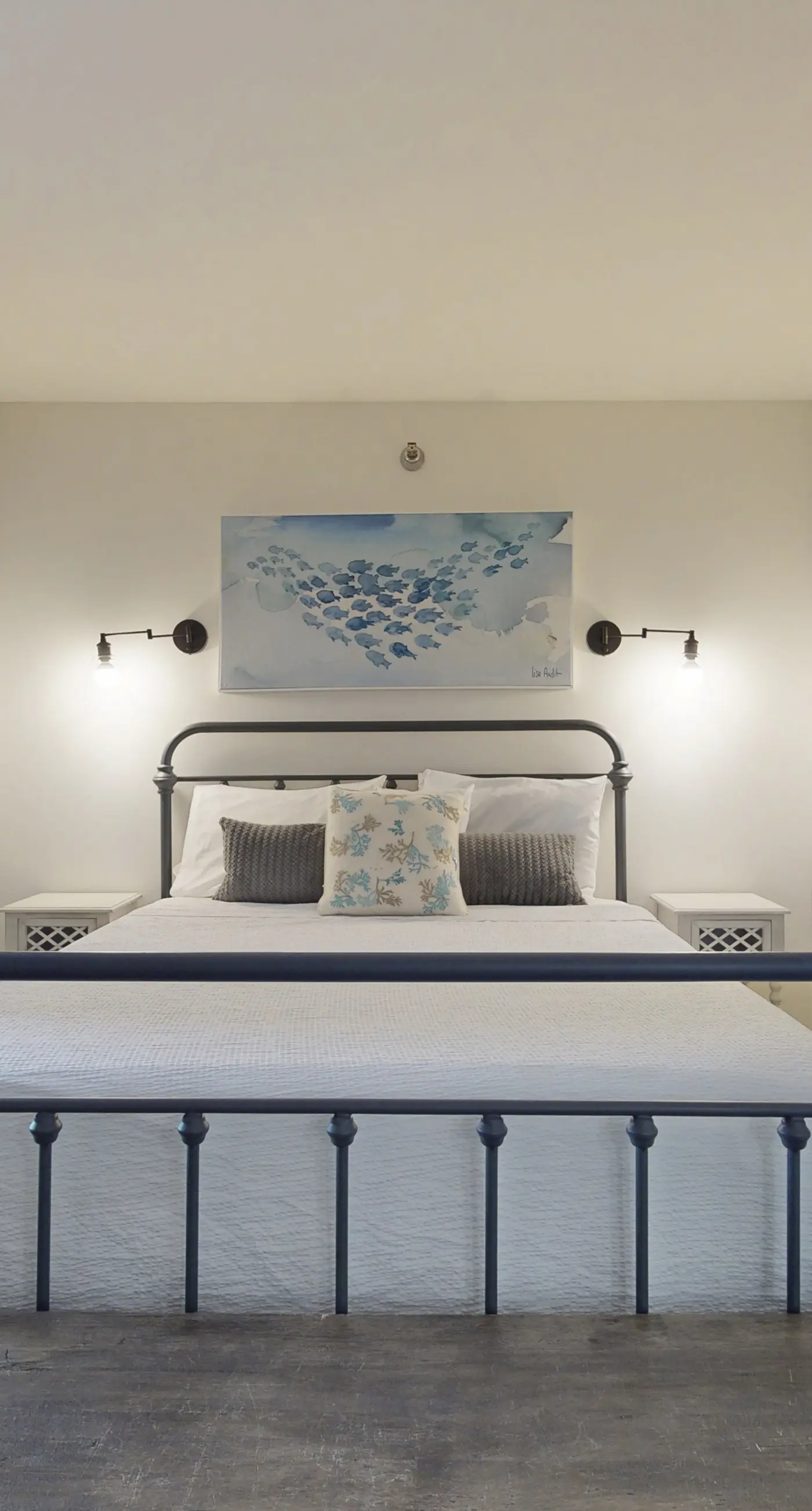 Open & bright oceanfront condo with on-site pool, tennis