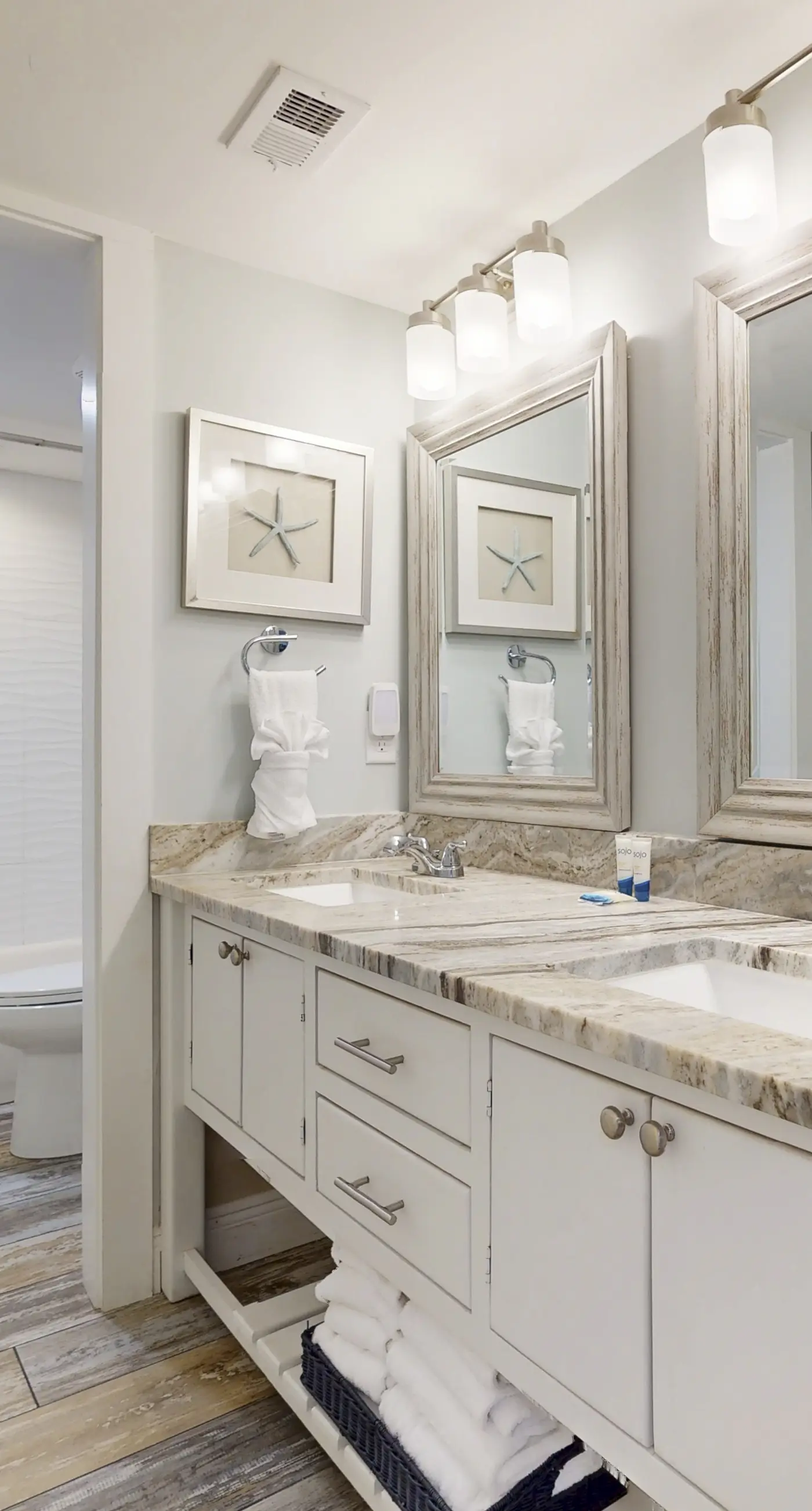 Open & bright oceanfront condo with on-site pool, tennis