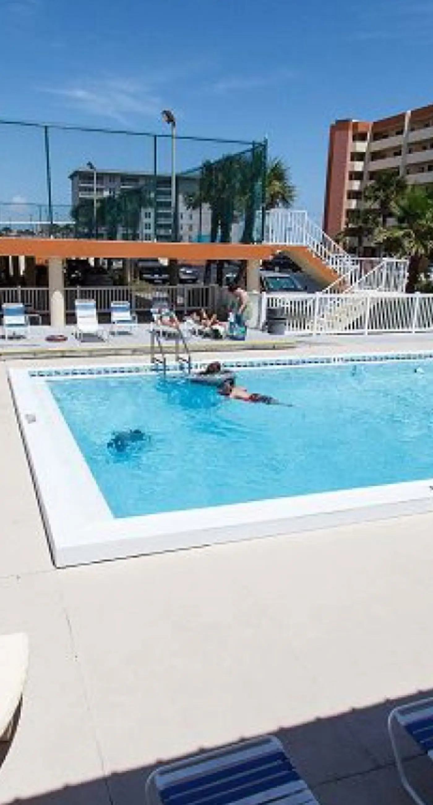Open & bright oceanfront condo with on-site pool, tennis