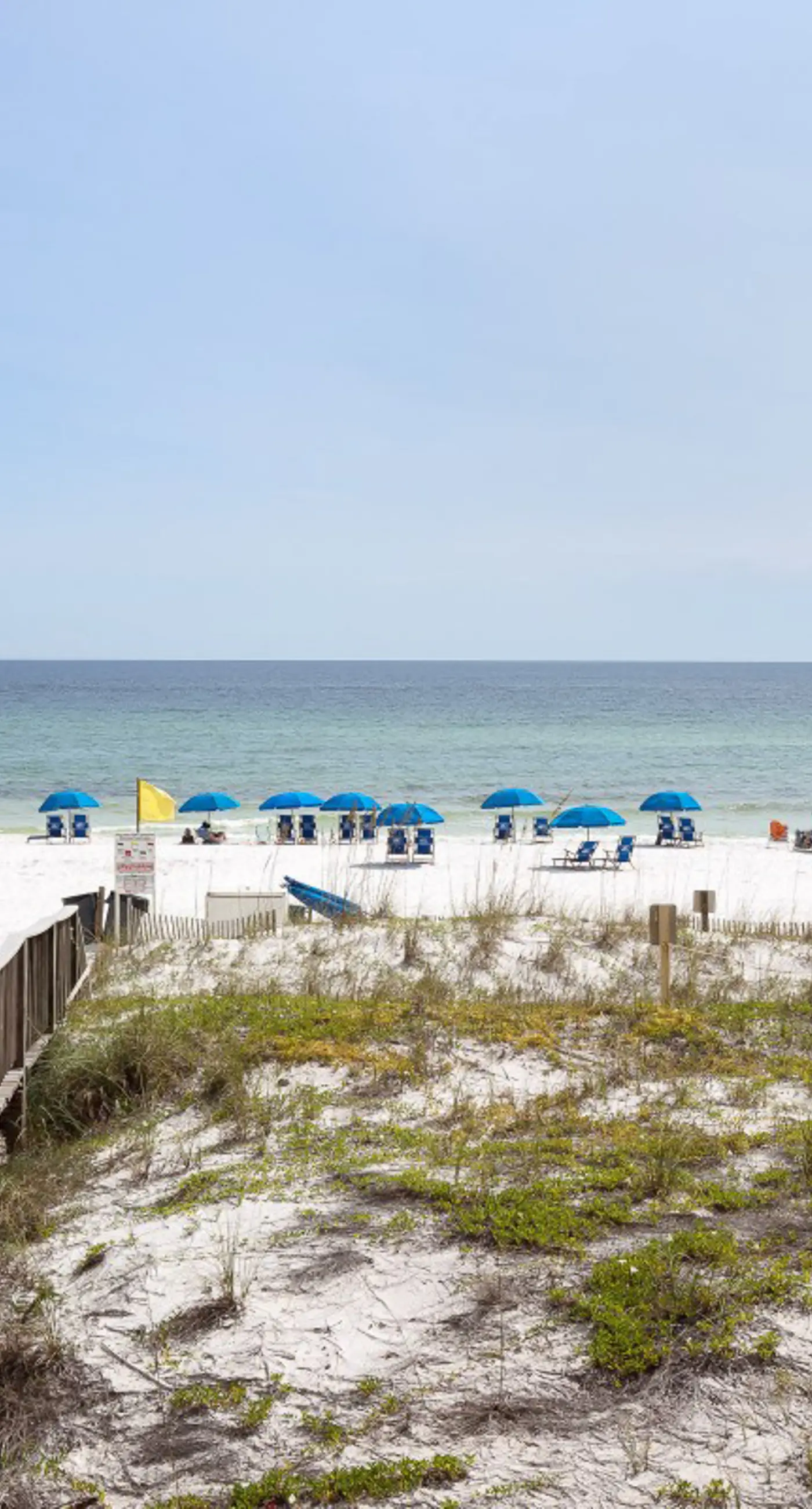 Open & bright oceanfront condo with on-site pool, tennis