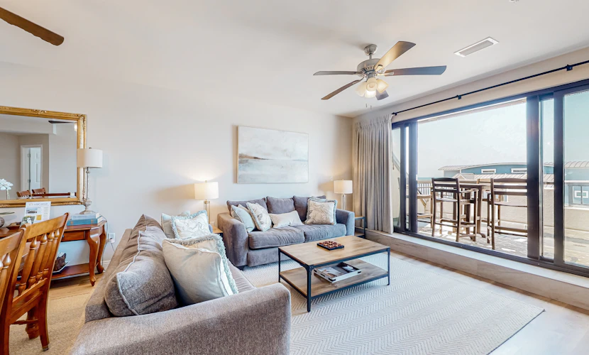 Renovated oceanfront condo with lanai, pool, hot tub & view - snowbird-friendly