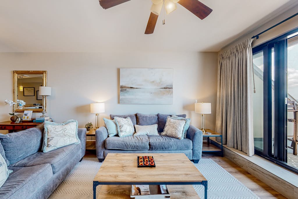 Renovated oceanfront condo with lanai, pool, hot tub & view - snowbird-friendly