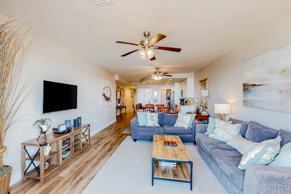 Renovated oceanfront condo with lanai, pool, hot tub & view - snowbird-friendly