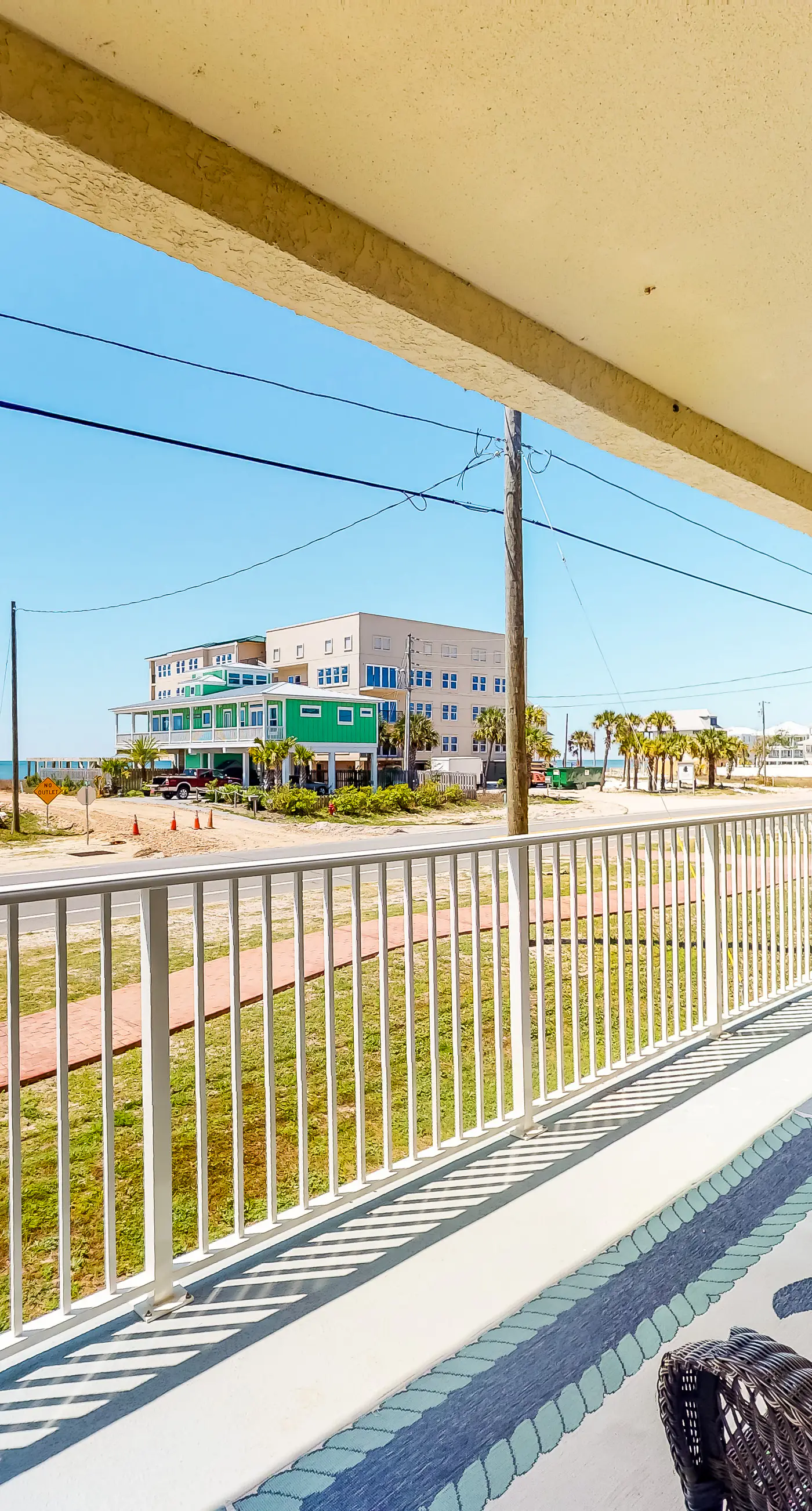 Ocean view condo with central AC, WiFi, washer/dryer, access to pool, hot tub