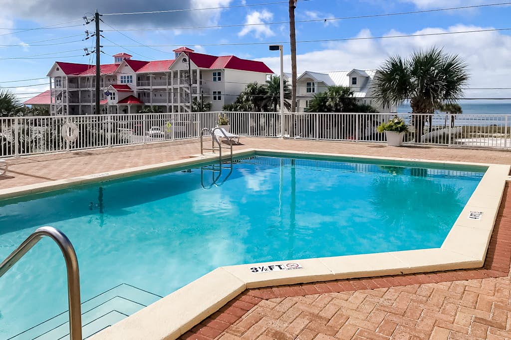 Ocean view condo with central AC, WiFi, washer/dryer, access to pool, hot tub