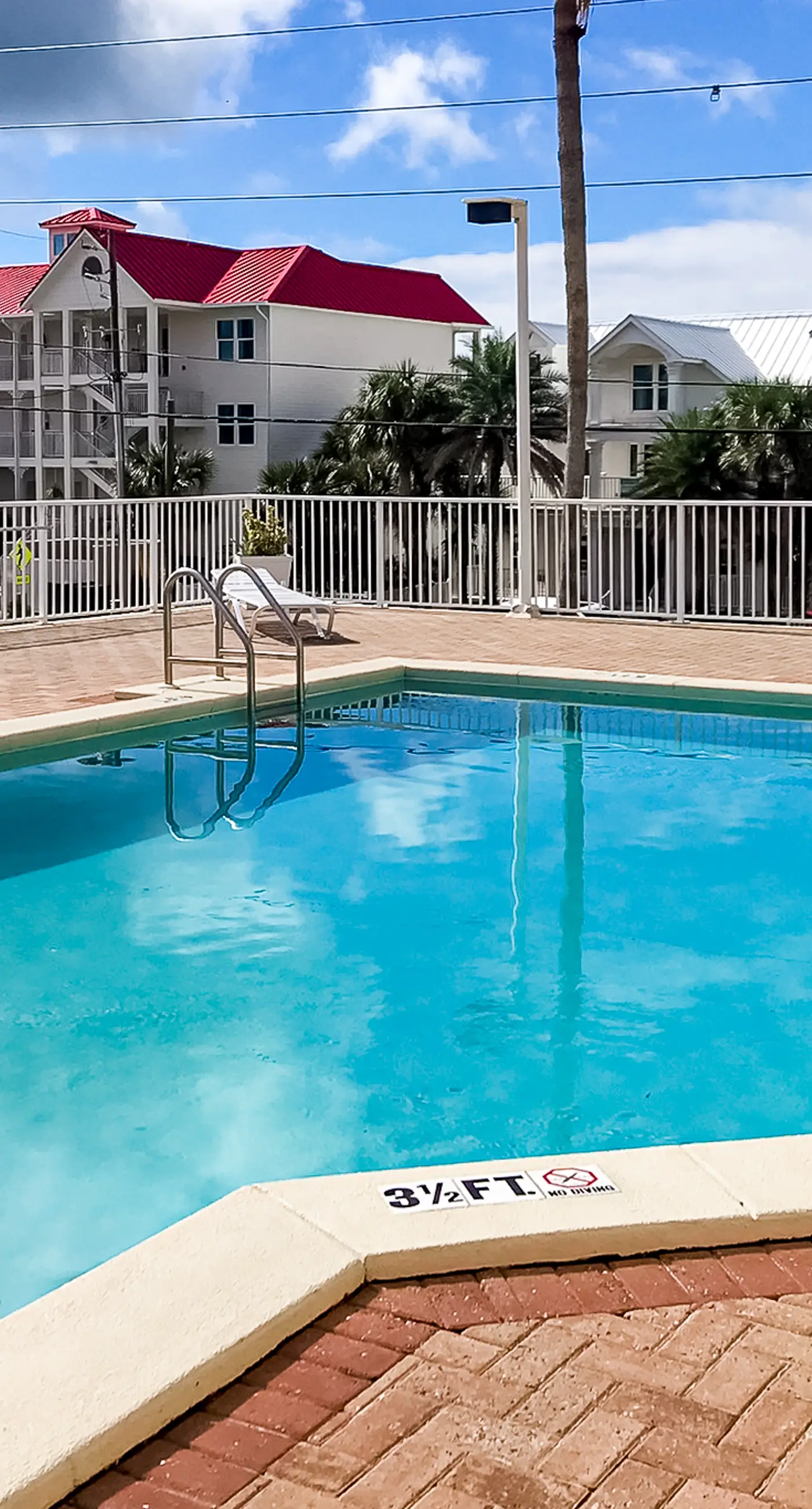 Ocean view condo with central AC, WiFi, washer/dryer, access to pool, hot tub