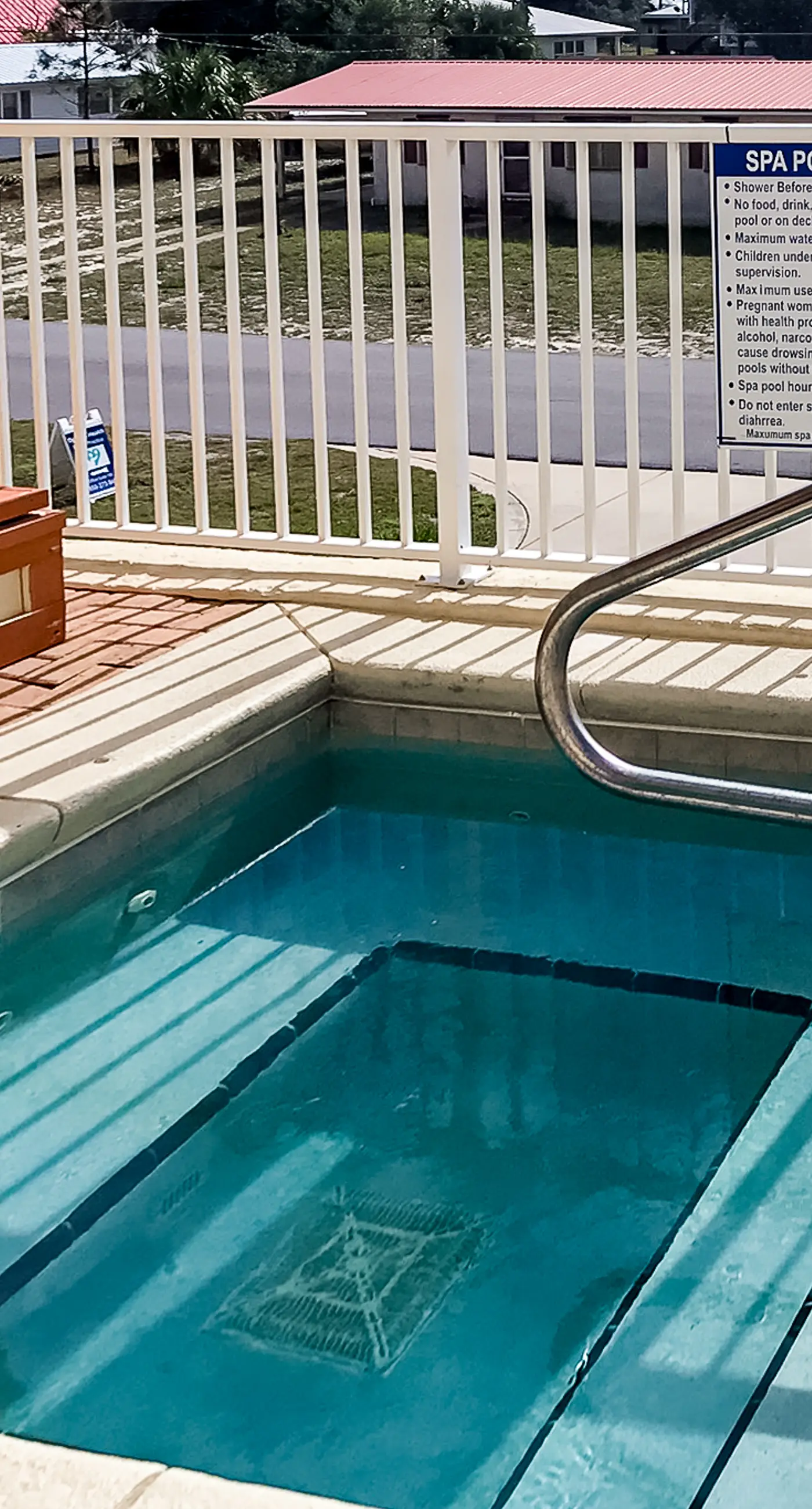 Ocean view condo with central AC, WiFi, washer/dryer, access to pool, hot tub