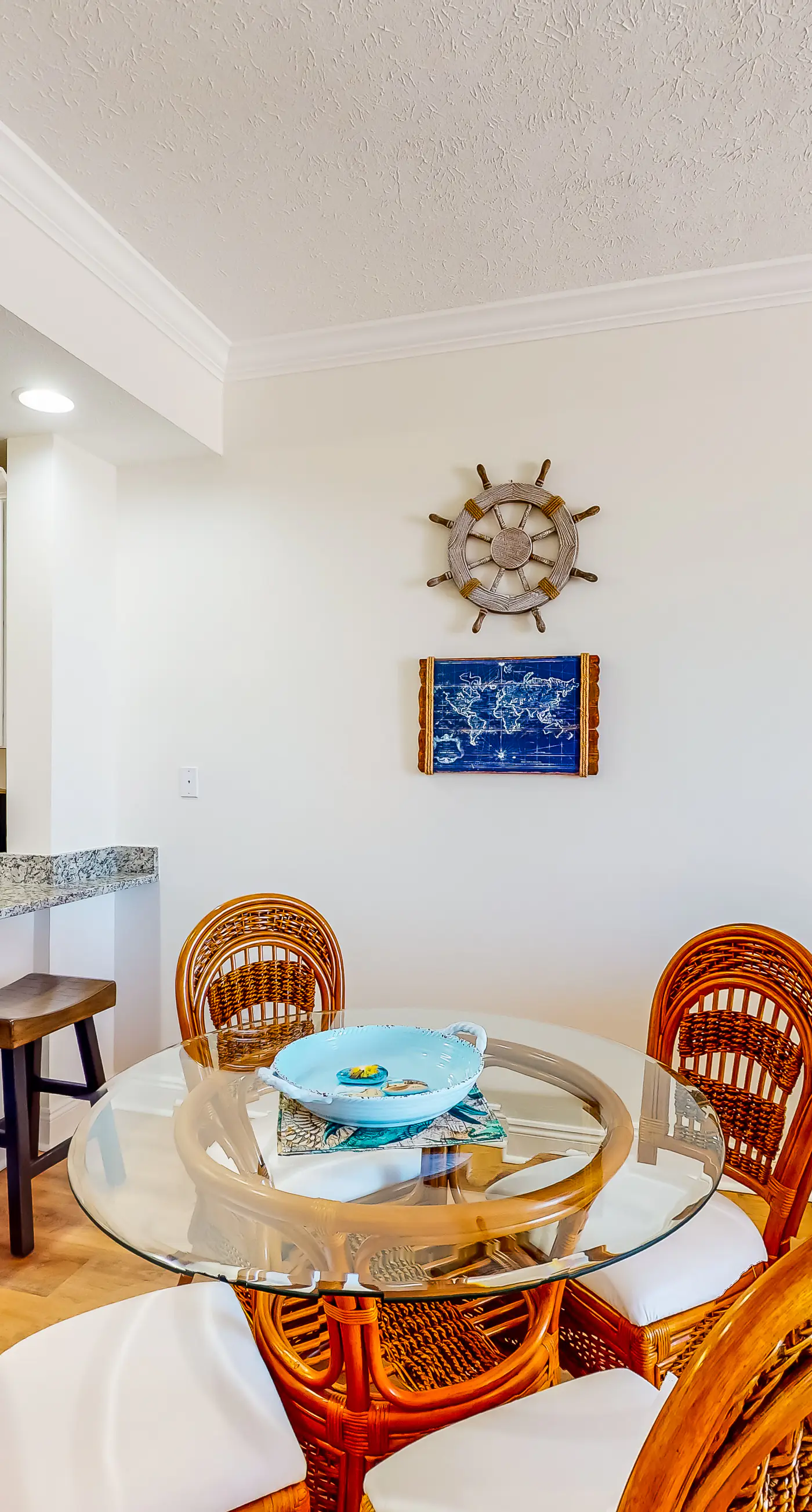 Ocean view condo with central AC, WiFi, washer/dryer, access to pool, hot tub