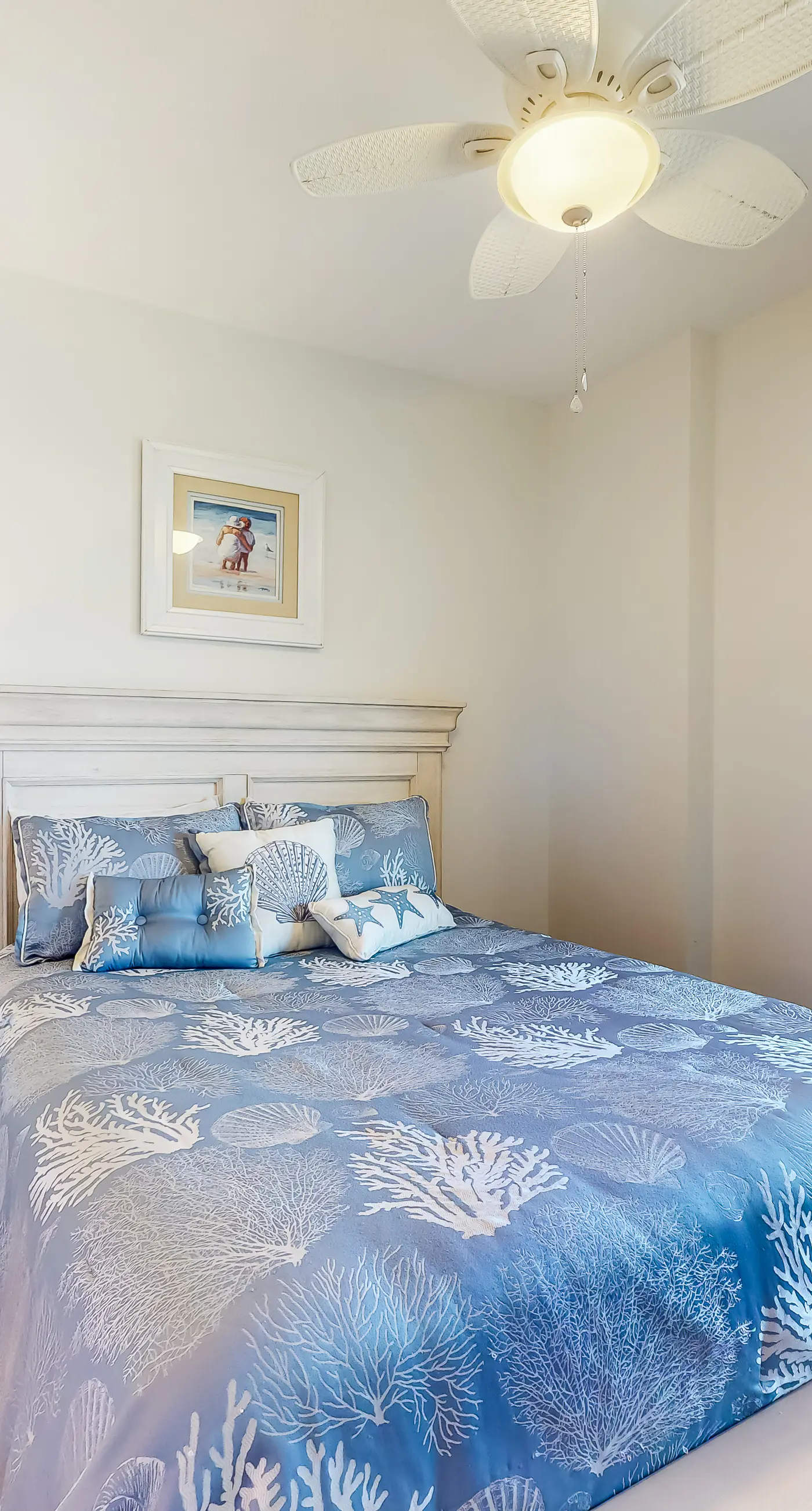 Ocean view condo with central AC, WiFi, washer/dryer, access to pool, hot tub