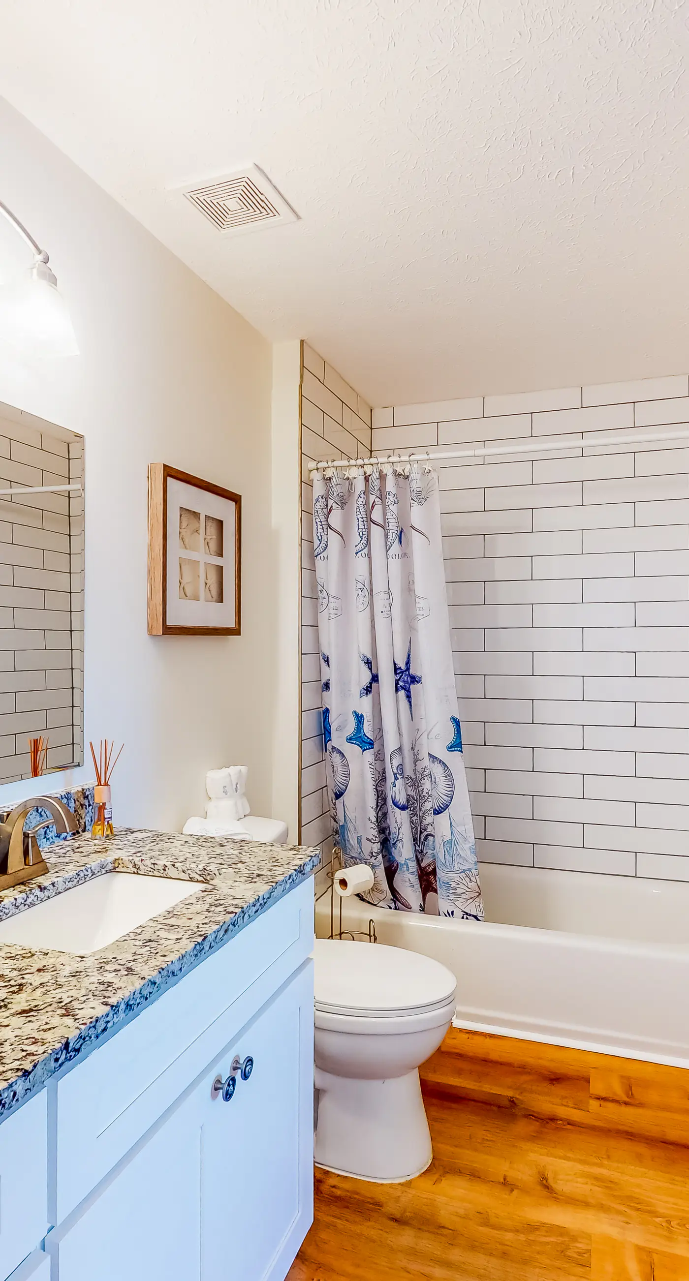 Ocean view condo with central AC, WiFi, washer/dryer, access to pool, hot tub