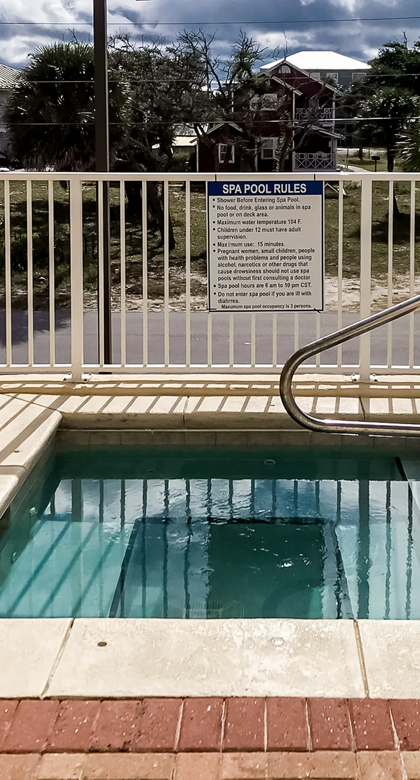 Ocean view condo with central AC, WiFi, washer/dryer, access to pool, hot tub