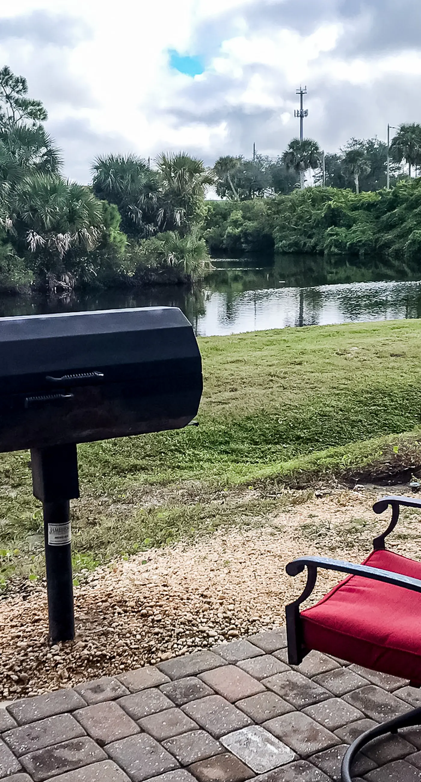 Ocean view condo with central AC, WiFi, washer/dryer, access to pool, hot tub