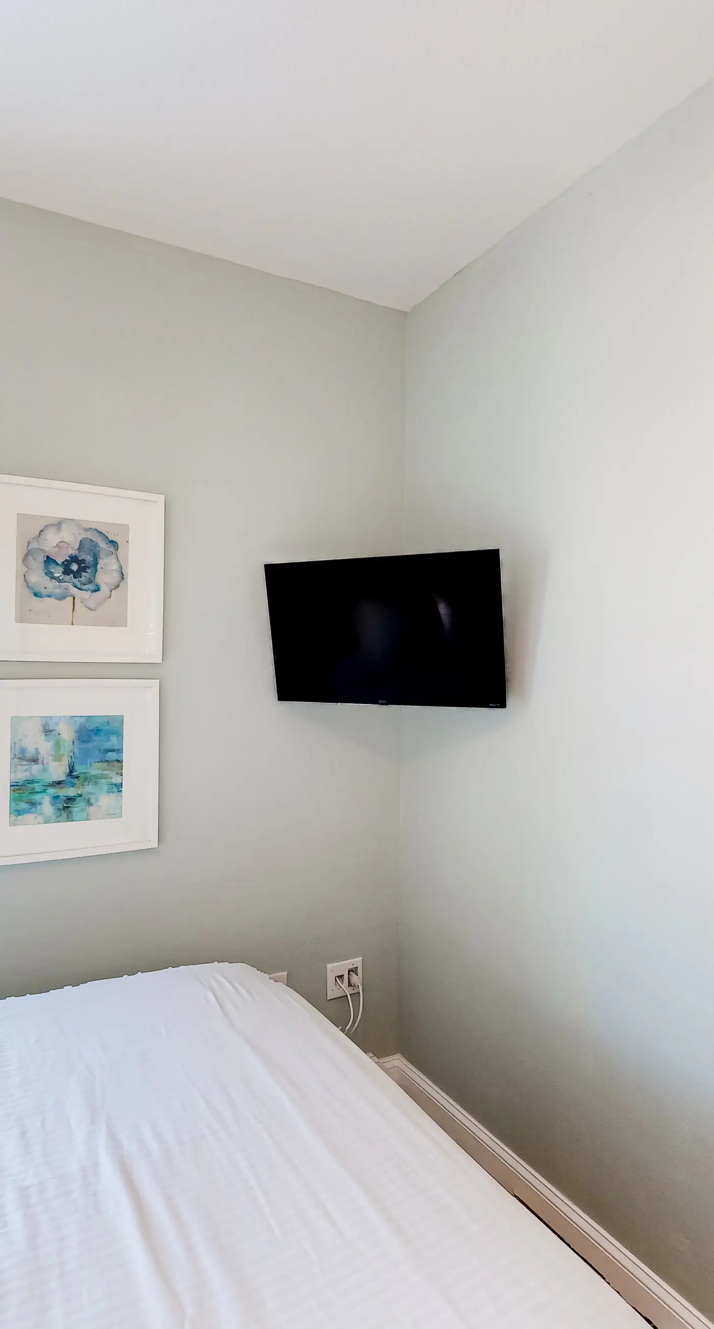 Sunny nautical condo with on-site hot tub, pool, & gym - internet, W/D, & AC