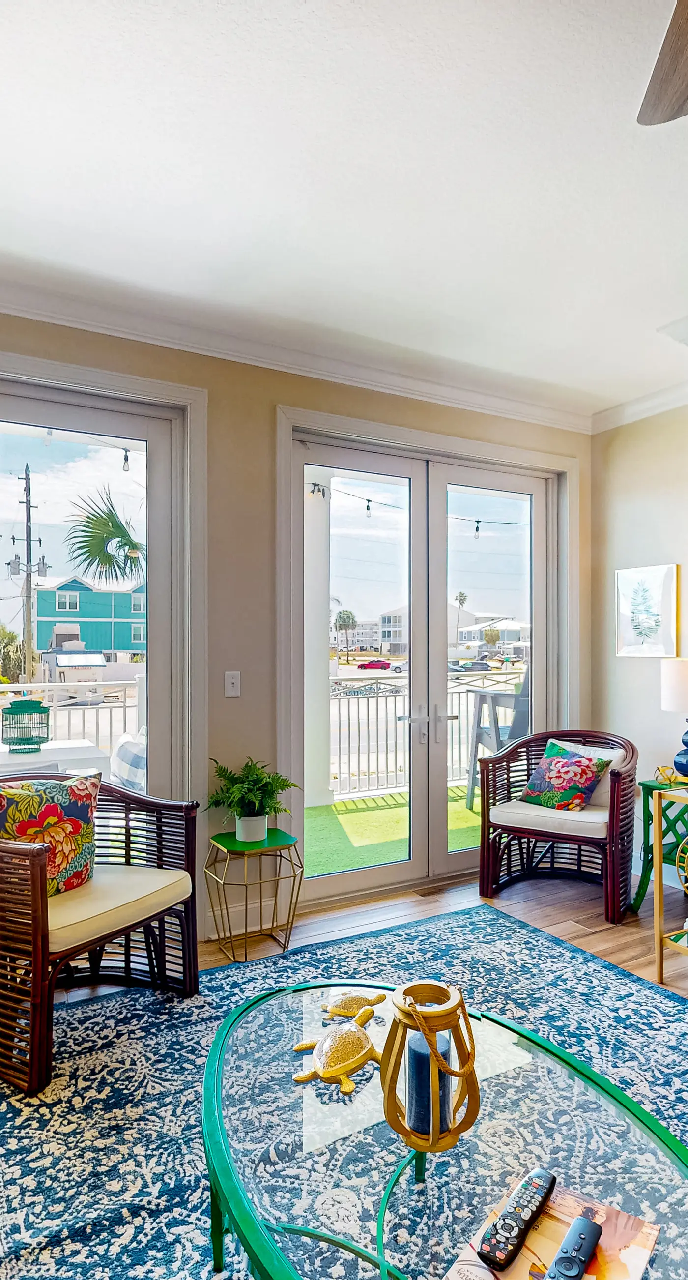 Spacious House with Shared Pool & Bay Views - Perfect for Relaxation