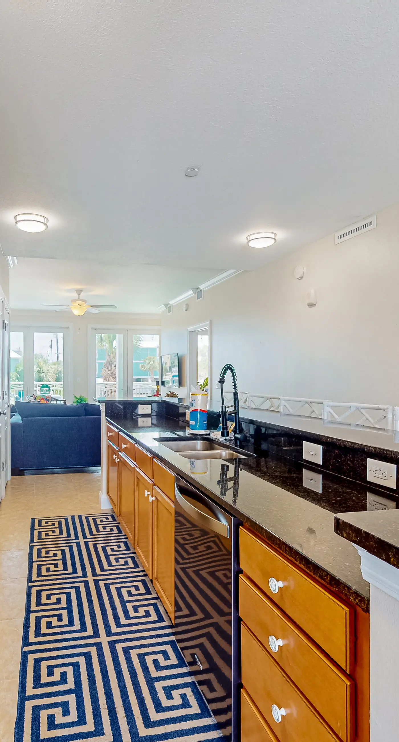 Spacious House with Shared Pool & Bay Views - Perfect for Relaxation