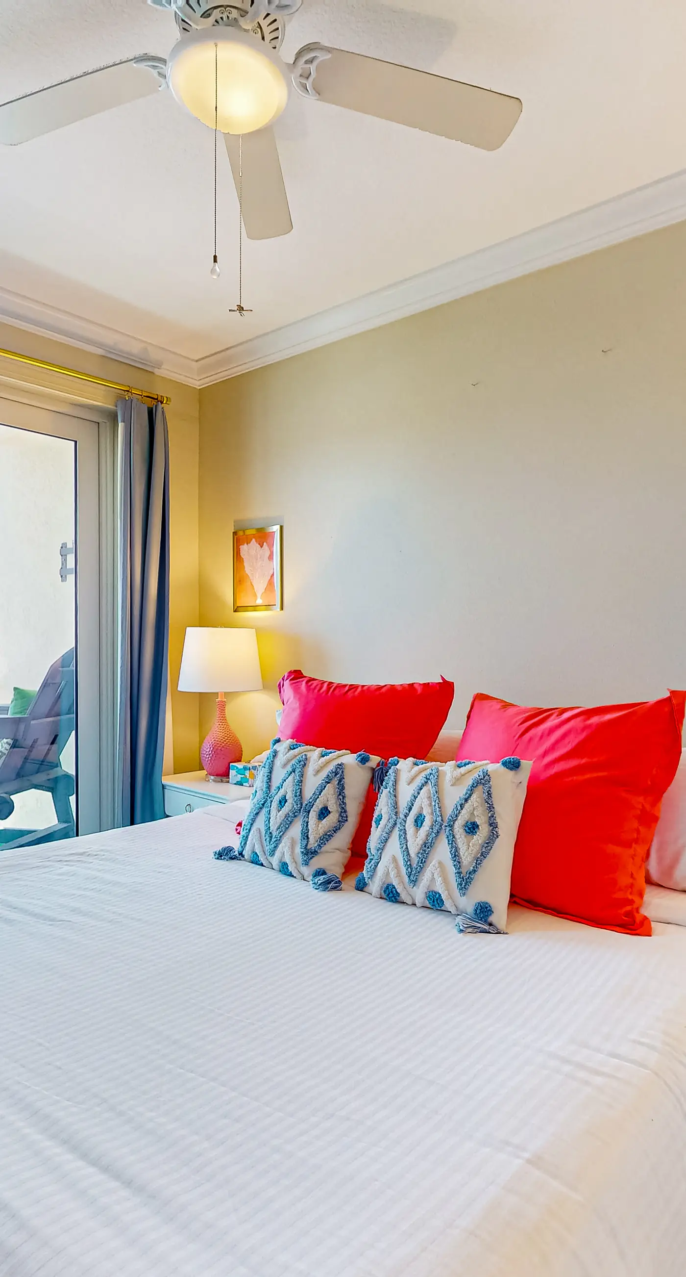 Spacious House with Shared Pool & Bay Views - Perfect for Relaxation