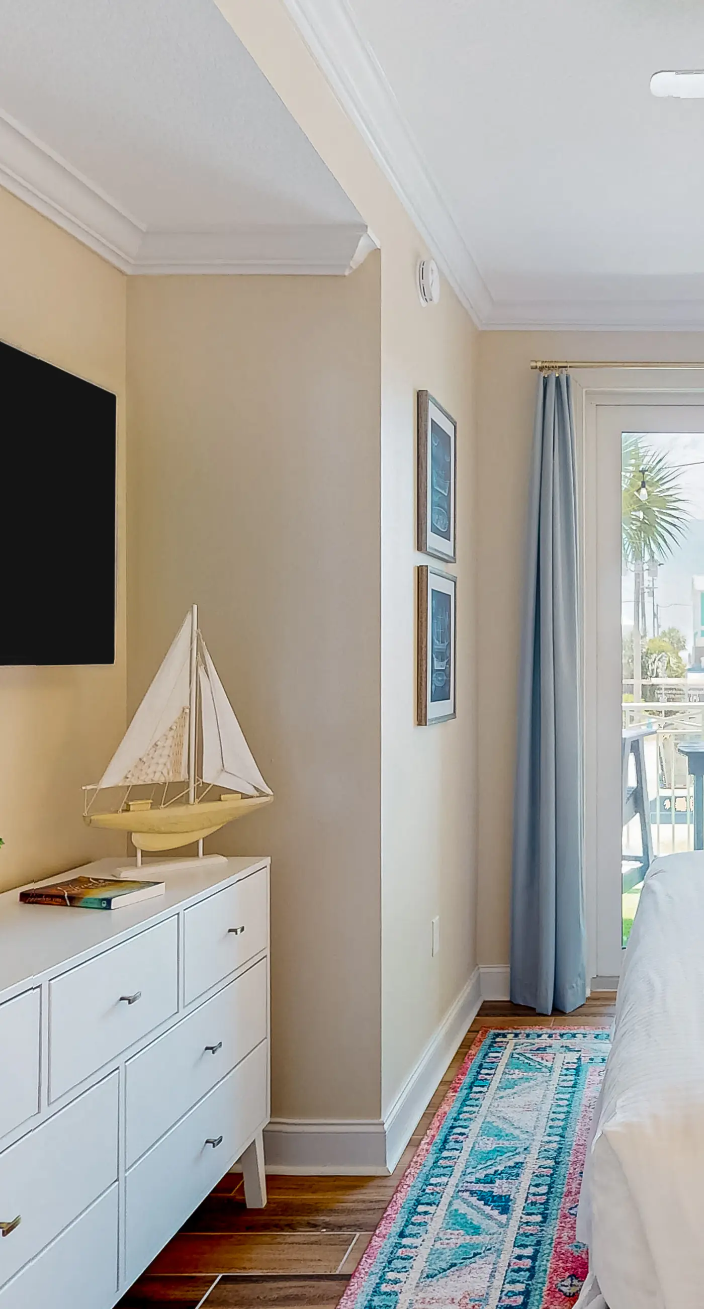 Spacious House with Shared Pool & Bay Views - Perfect for Relaxation