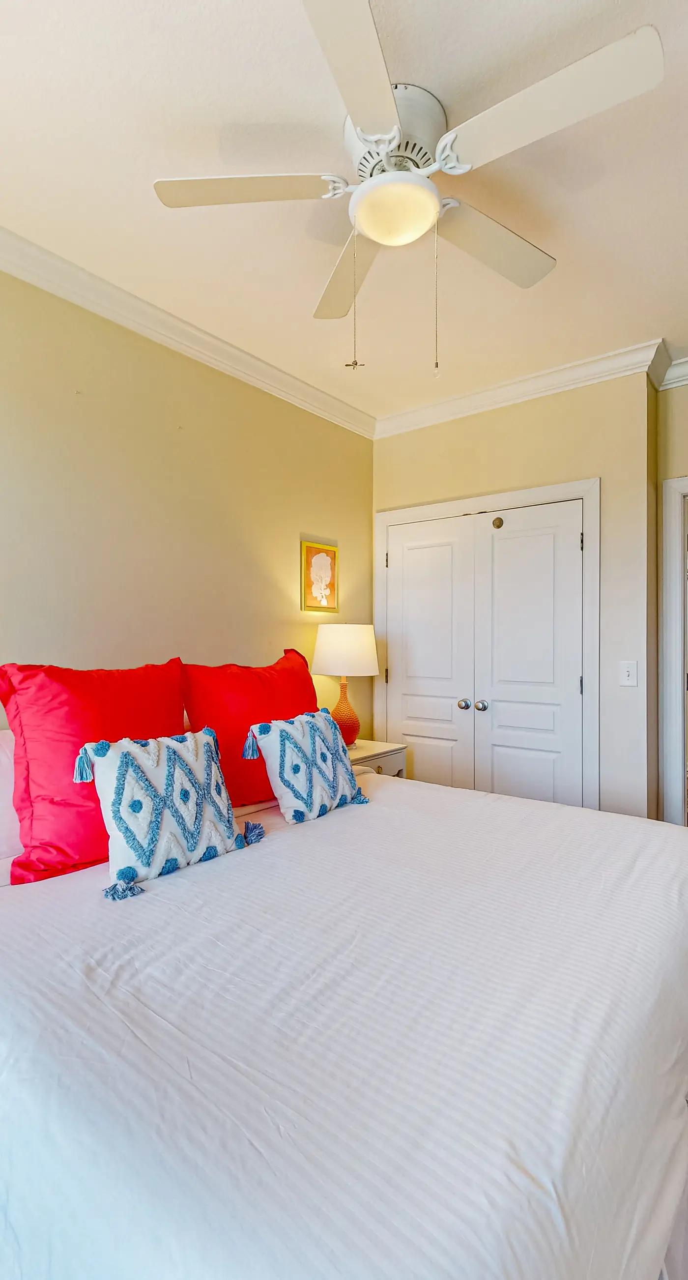 Spacious House with Shared Pool & Bay Views - Perfect for Relaxation