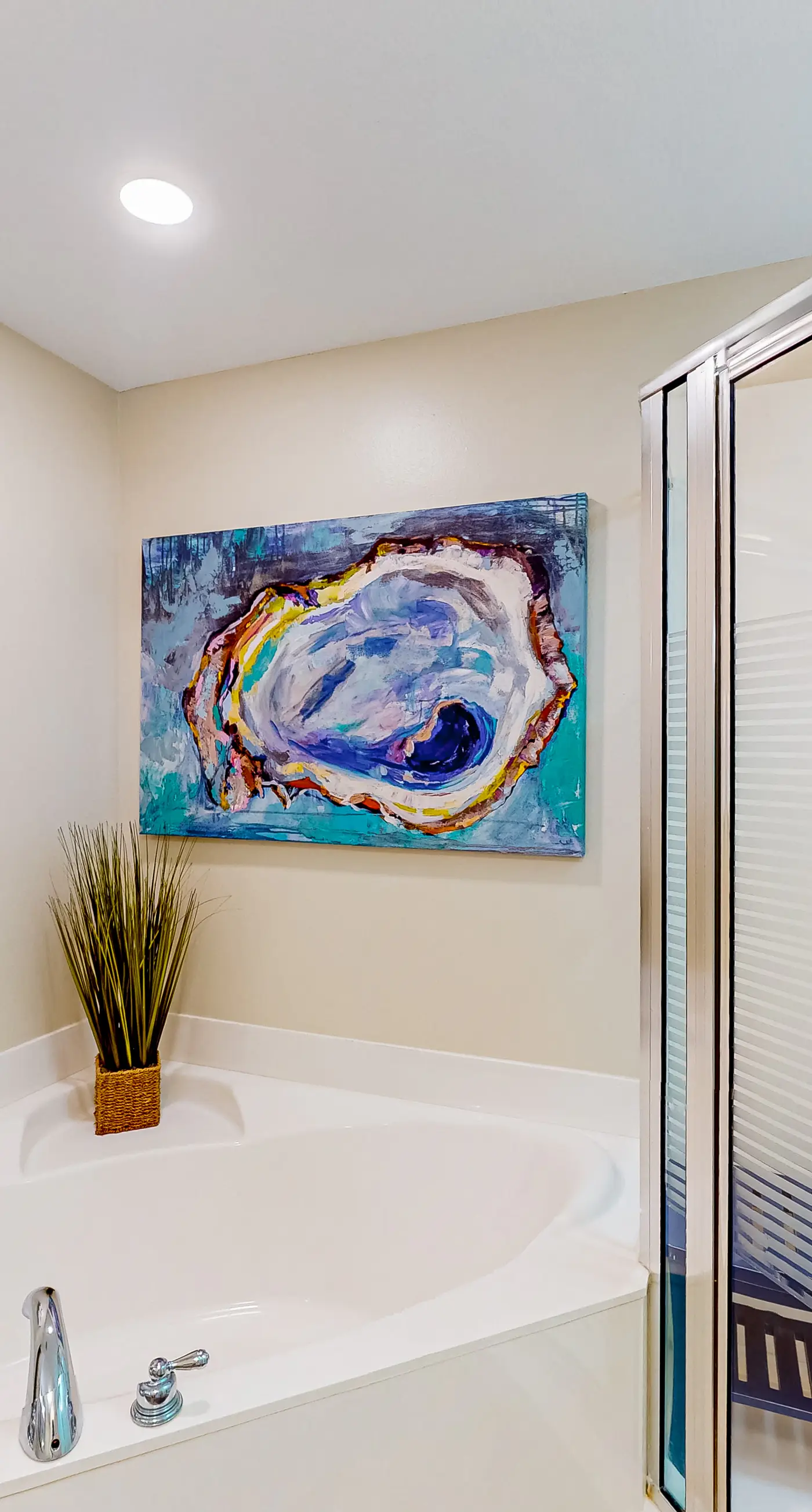 Spacious House with Shared Pool & Bay Views - Perfect for Relaxation